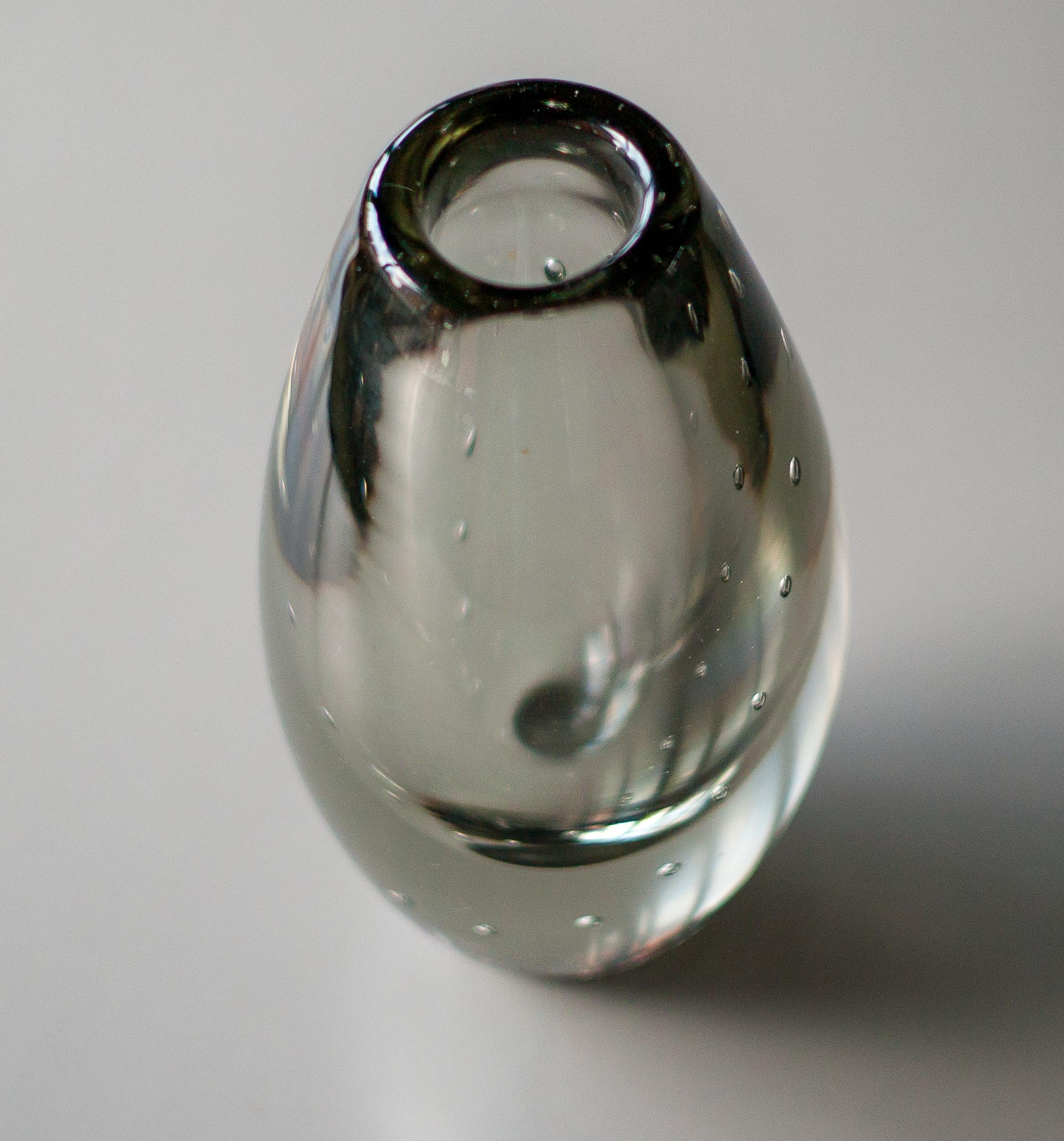 Scandinavo moderno Vaso con collana di perle di Gunnel Nyman in vendita