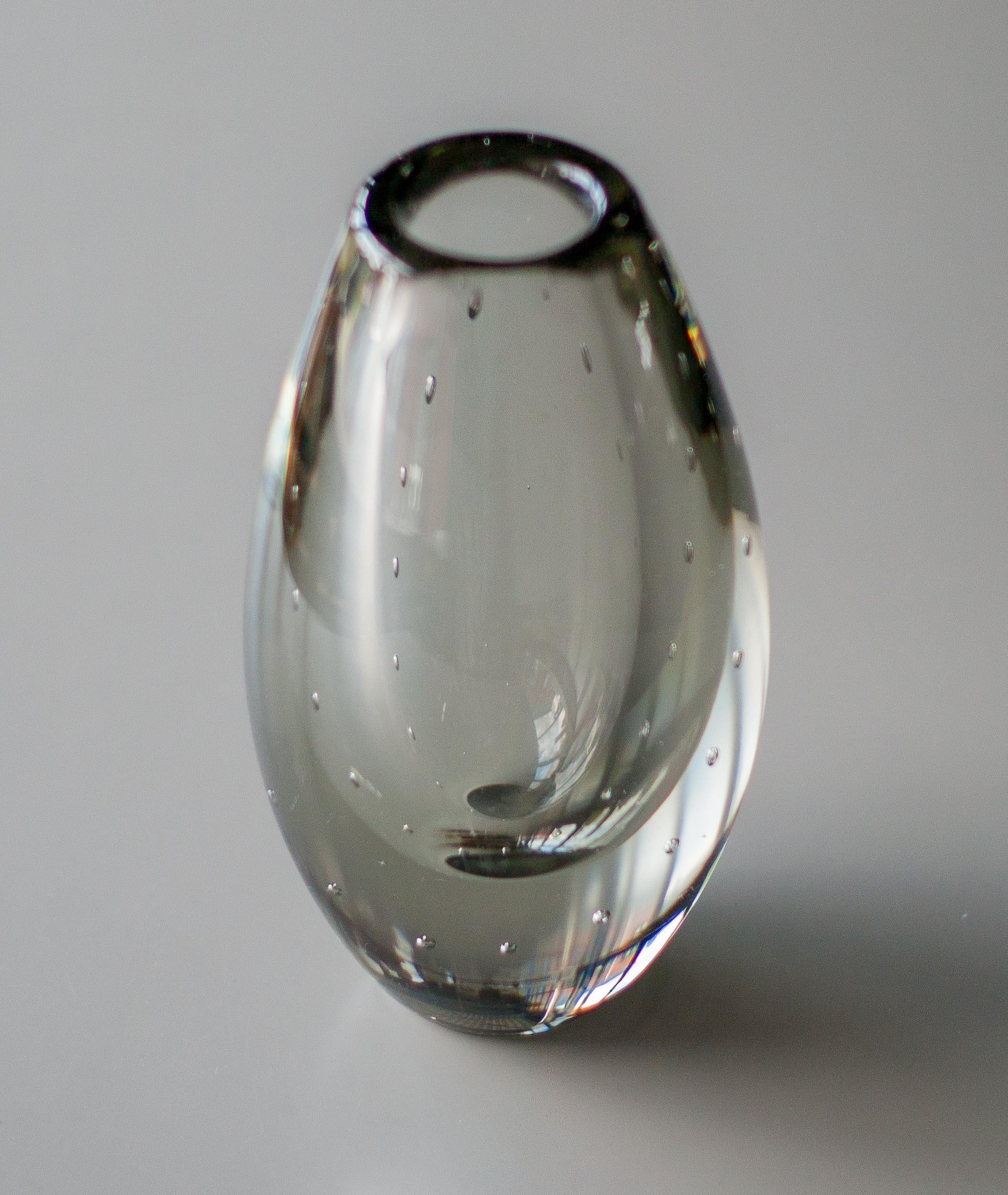 Finnish Pearl Necklace Vase by Gunnel Nyman  For Sale
