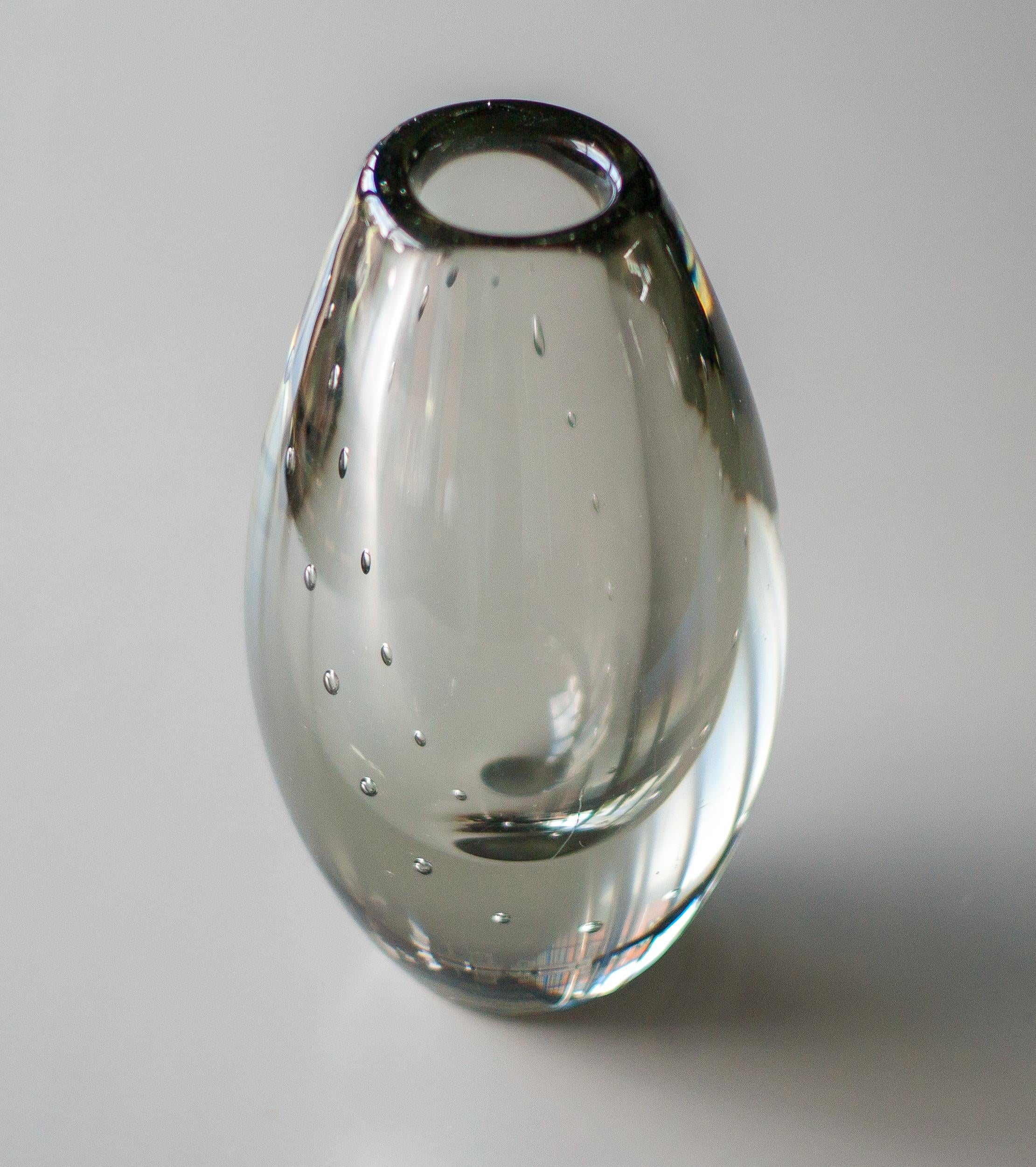 Pearl Necklace Vase by Gunnel Nyman  In Excellent Condition For Sale In Dronten, NL