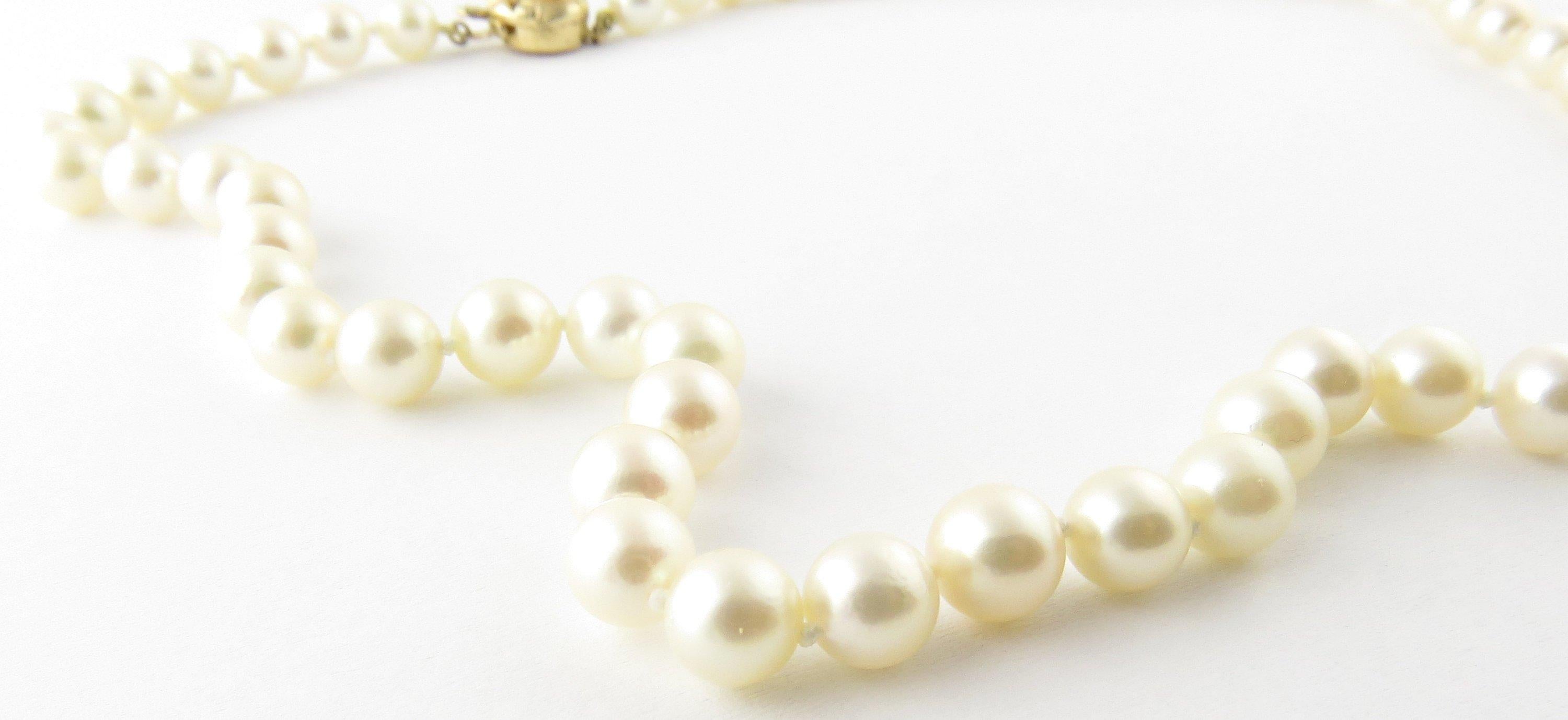 Pearl Necklace with 14 Karat Yellow Gold Closure In Good Condition In Washington Depot, CT