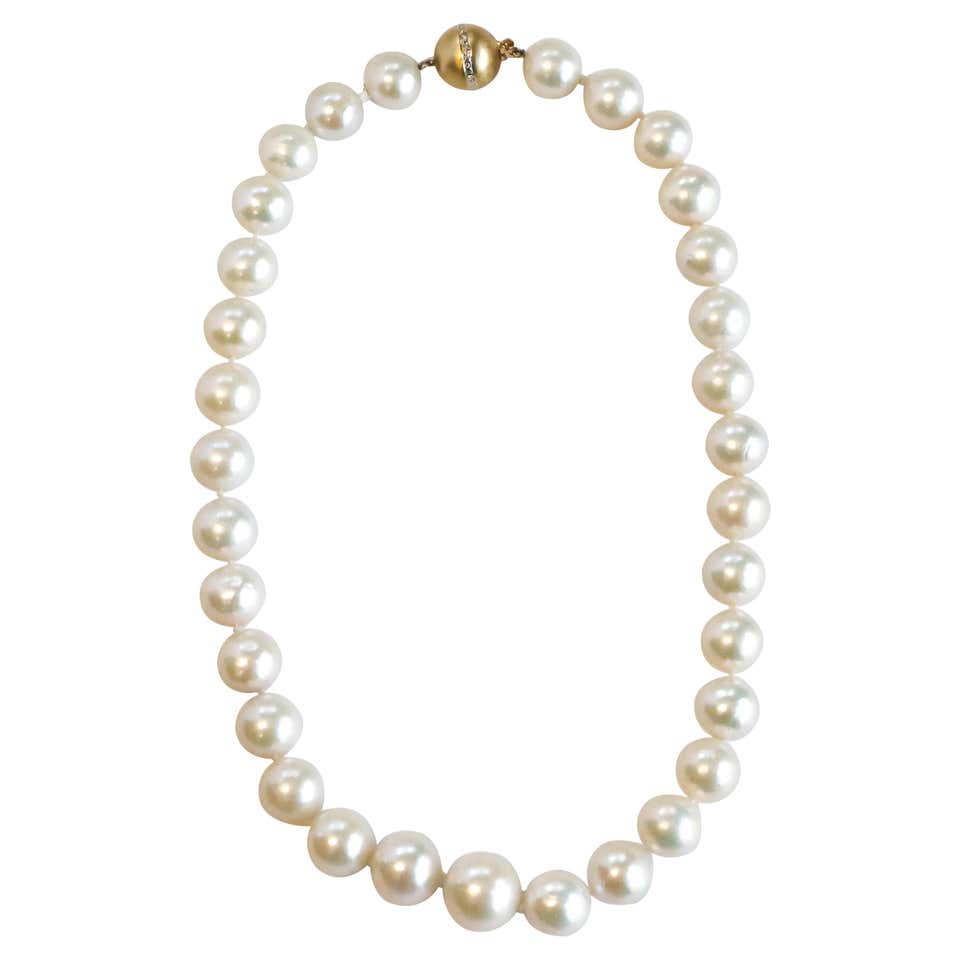 Pearl Necklace with Diamond Ball Clasp For Sale at 1stDibs