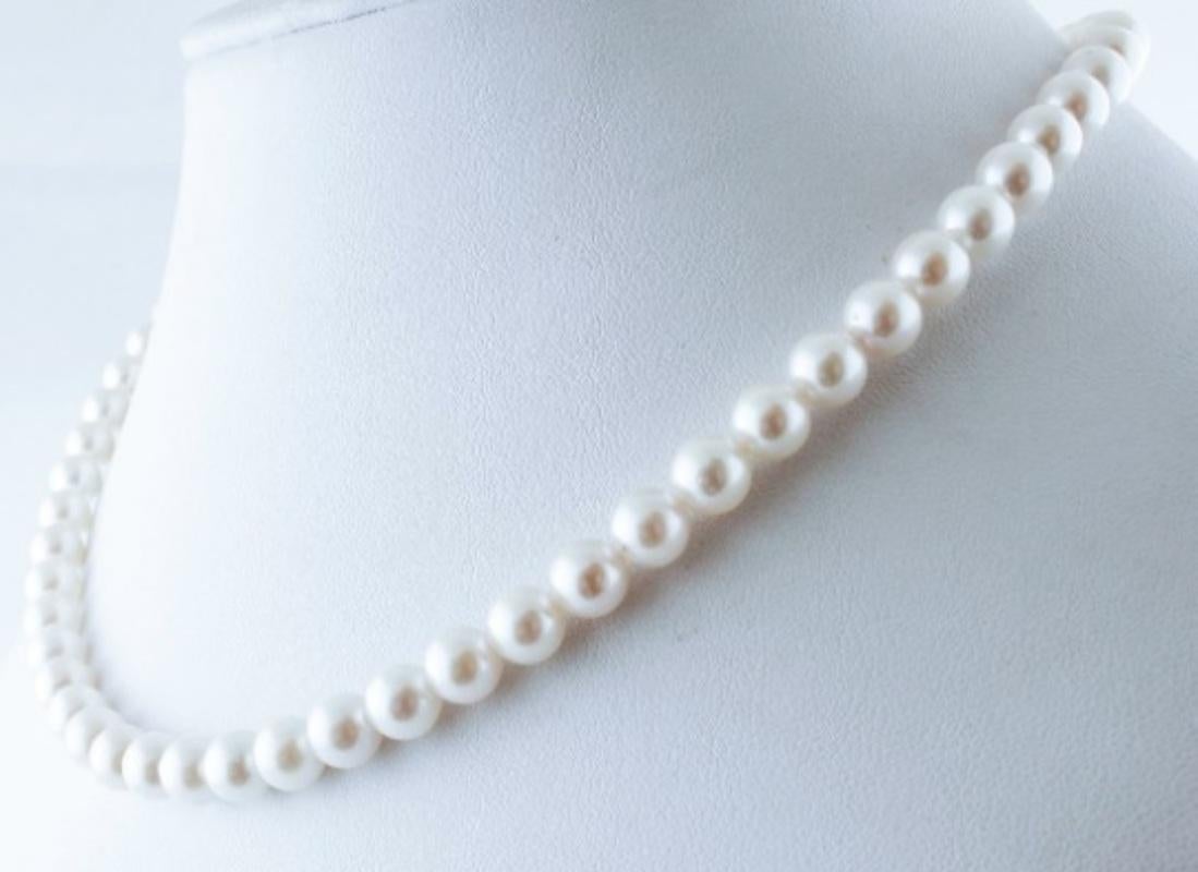 Bead Pearl Necklace with 18 Karat Yellow Gold Closure
