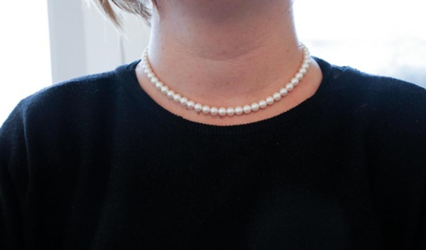 Pearl Necklace with 18 Karat Yellow Gold Closure In Good Condition In Marcianise, Marcianise (CE)