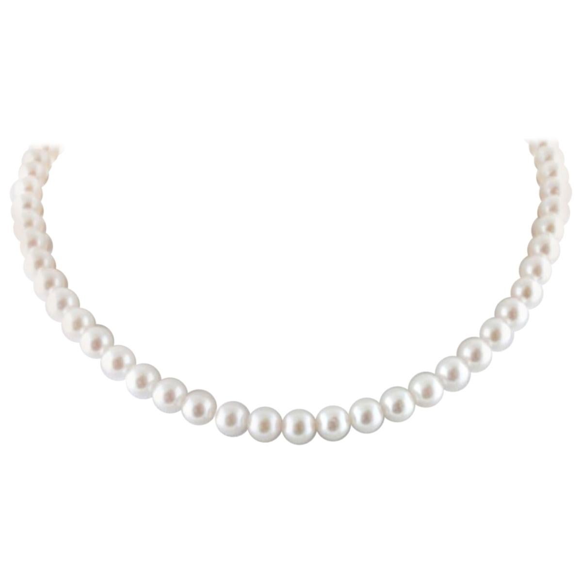 Pearl Necklace with 18 Karat Yellow Gold Closure