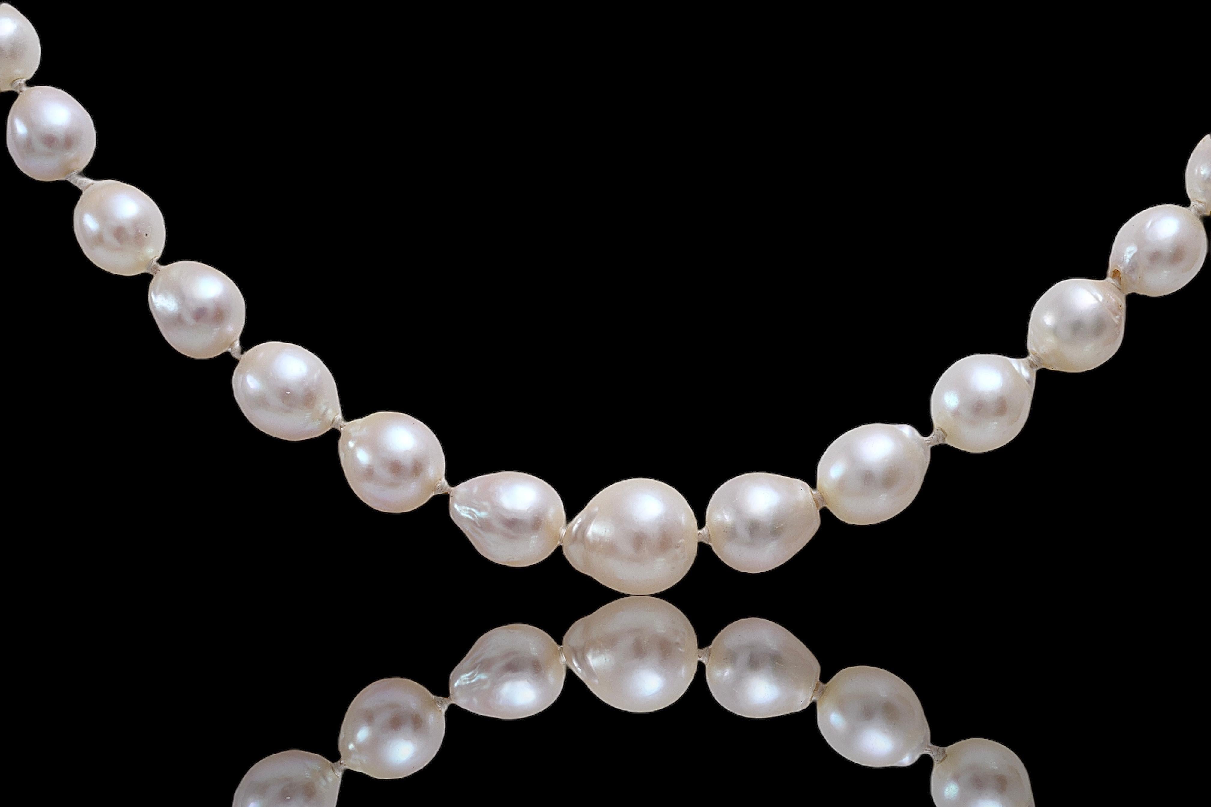 Pearl Necklace with Akoya Pearls & Platinum With Diamond Locker For Sale 5