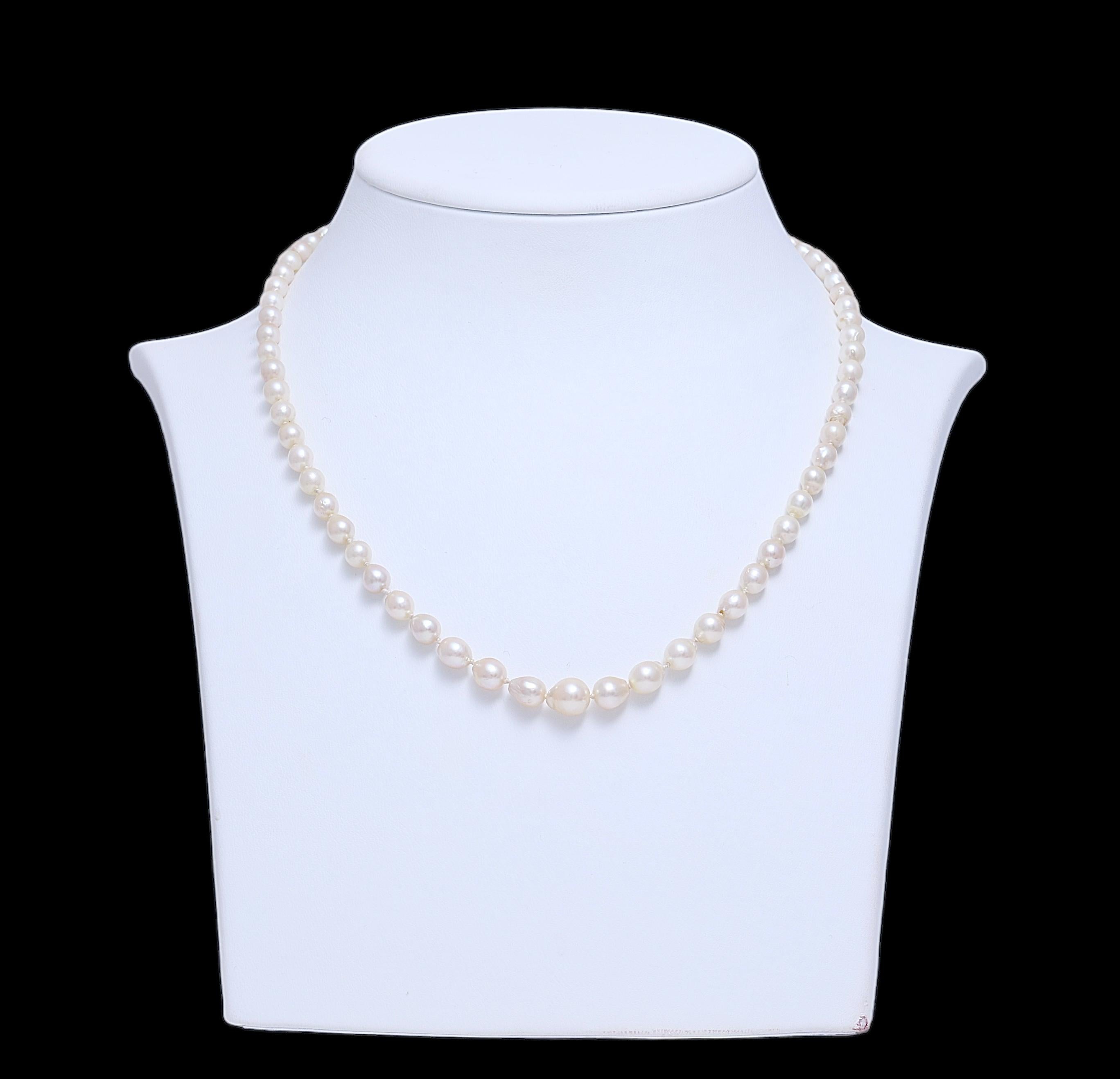 Pearl Necklace with Akoya Pearls & Platinum With Diamond Locker For Sale 7