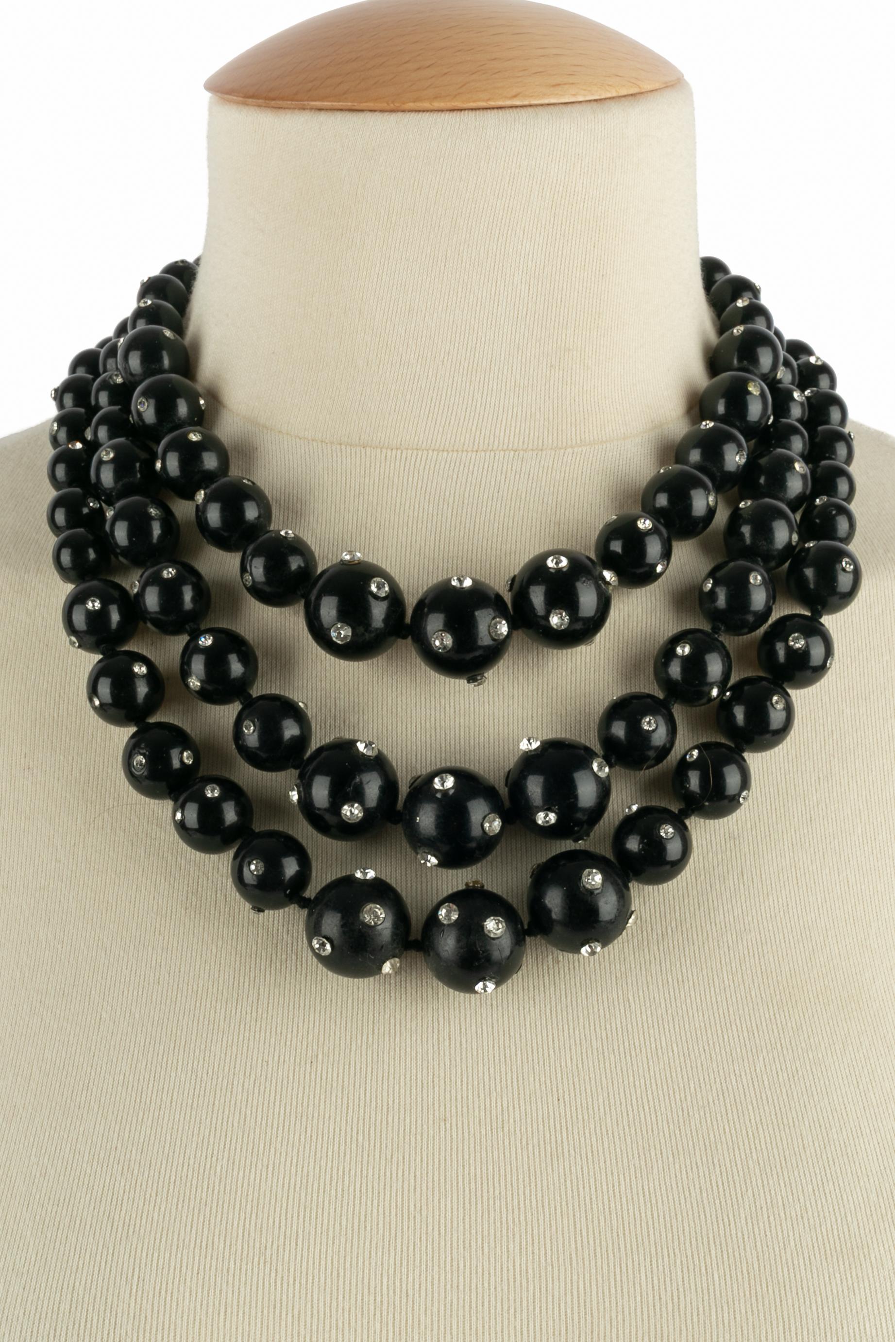 Collar de perlas con baquelita negra en venta 6