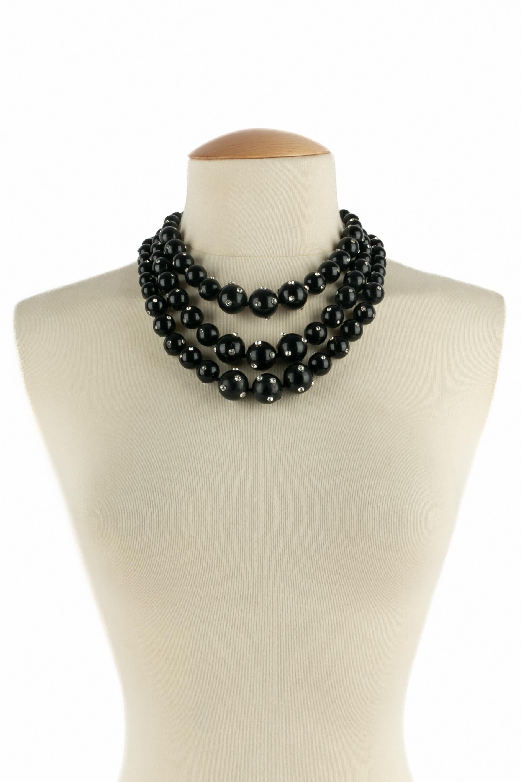 Collar de perlas con baquelita negra en venta 7