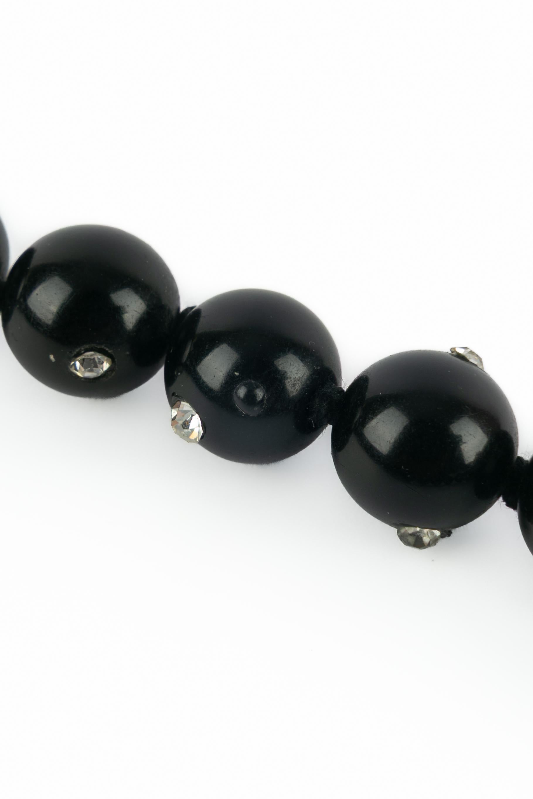 Collar de perlas con baquelita negra en venta 4