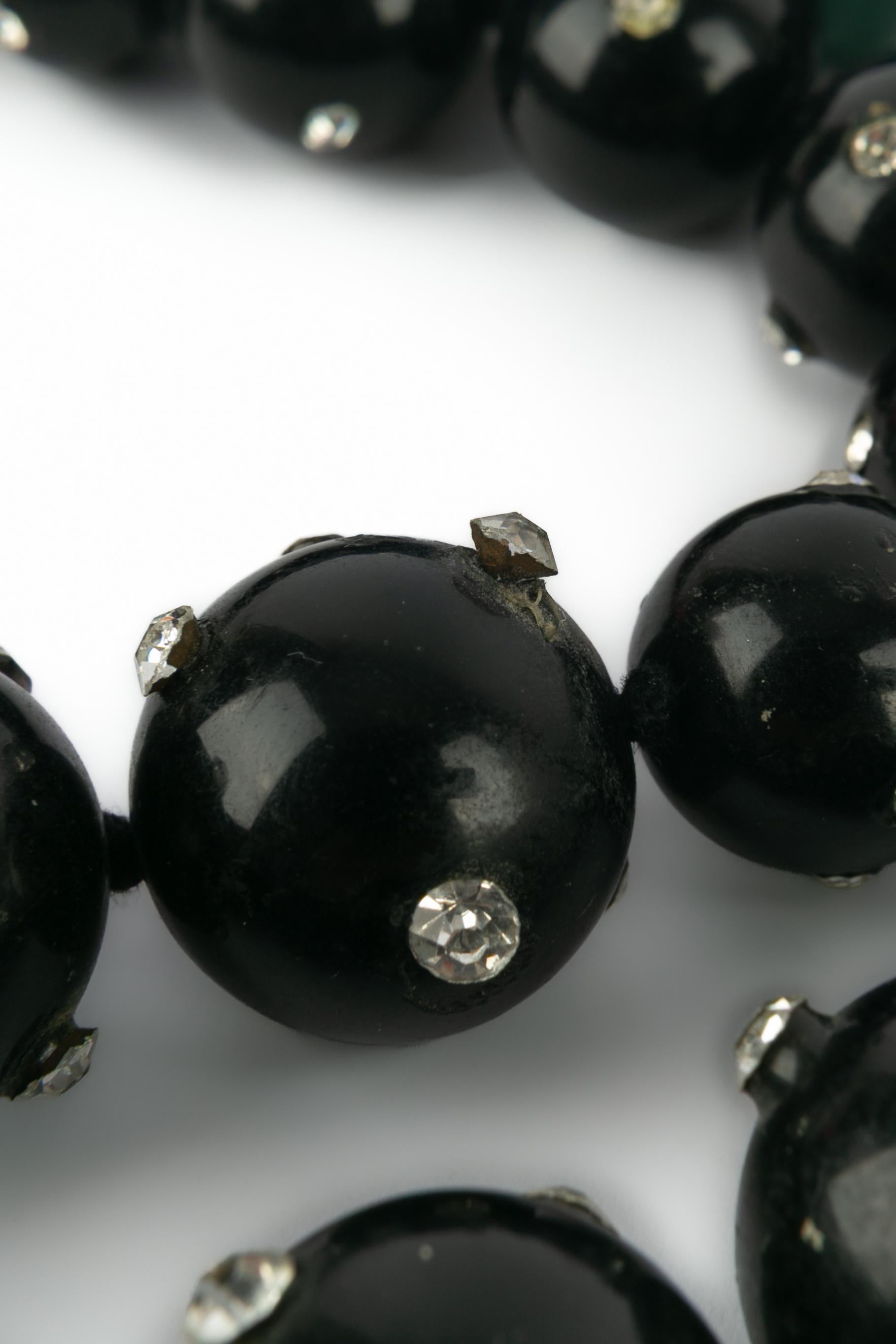 Collar de perlas con baquelita negra en venta 5