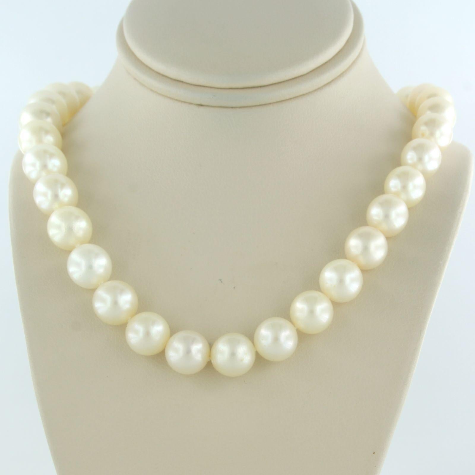 Pearl necklace with Diamond lock up to 2.20ct 18k gold For Sale 1