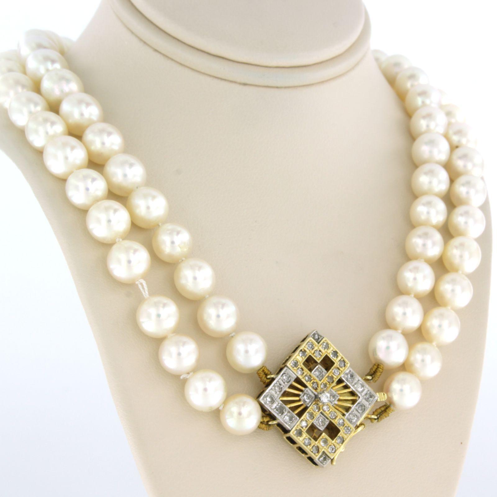 Modern Pearl Necklace with gold lock set with diamonds 14k bicolour gold For Sale