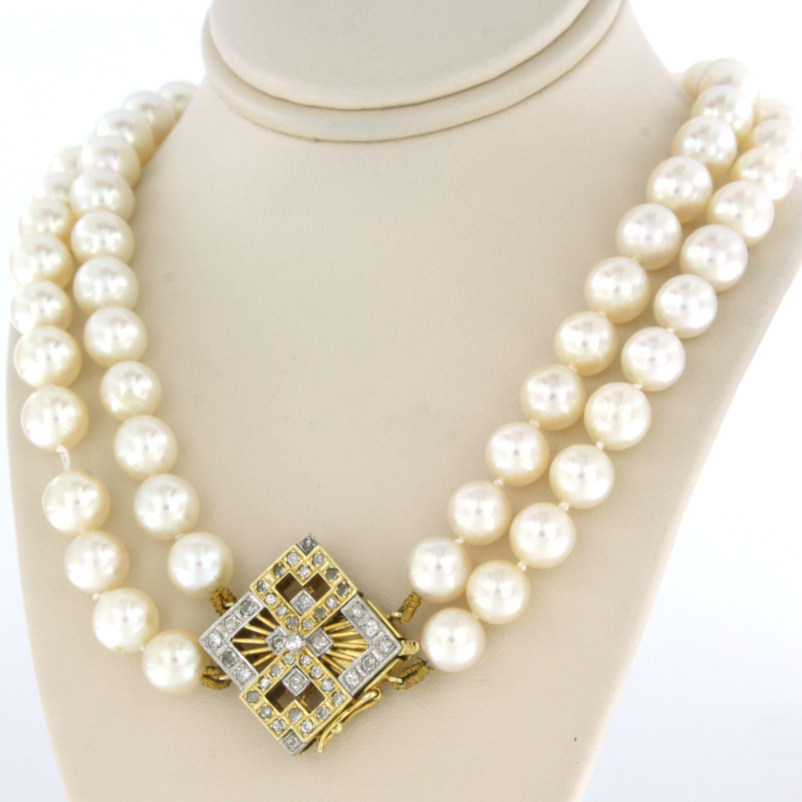 Single Cut Pearl Necklace with gold lock set with diamonds 14k bicolour gold For Sale