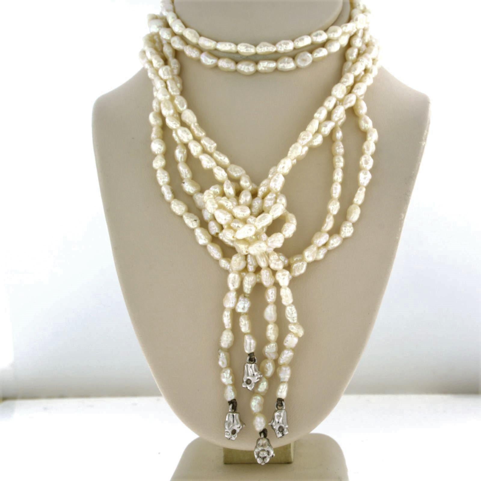 Two pearl necklaces with 18k white gold panther heads at the ends

Detailed description:

Each necklace is about 93 long
Panther heads are about 0.7 cm x 0.5 cm.

Total weight 35.5 grams (of these two necklace)

occupied with

- 3 x 93 cm row of