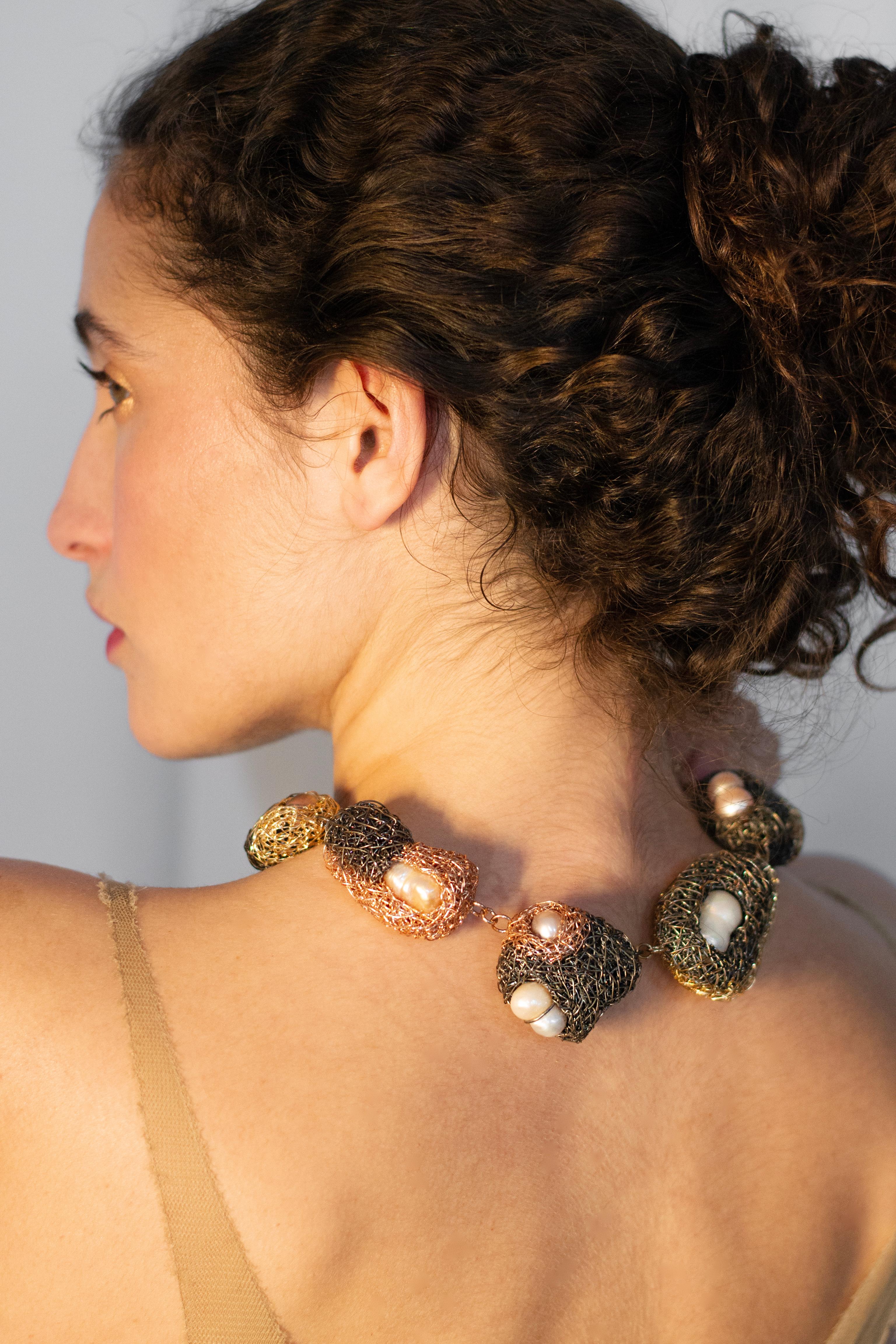 Collana di perle unica combinata in diversi materiali dall'artista in vendita 5