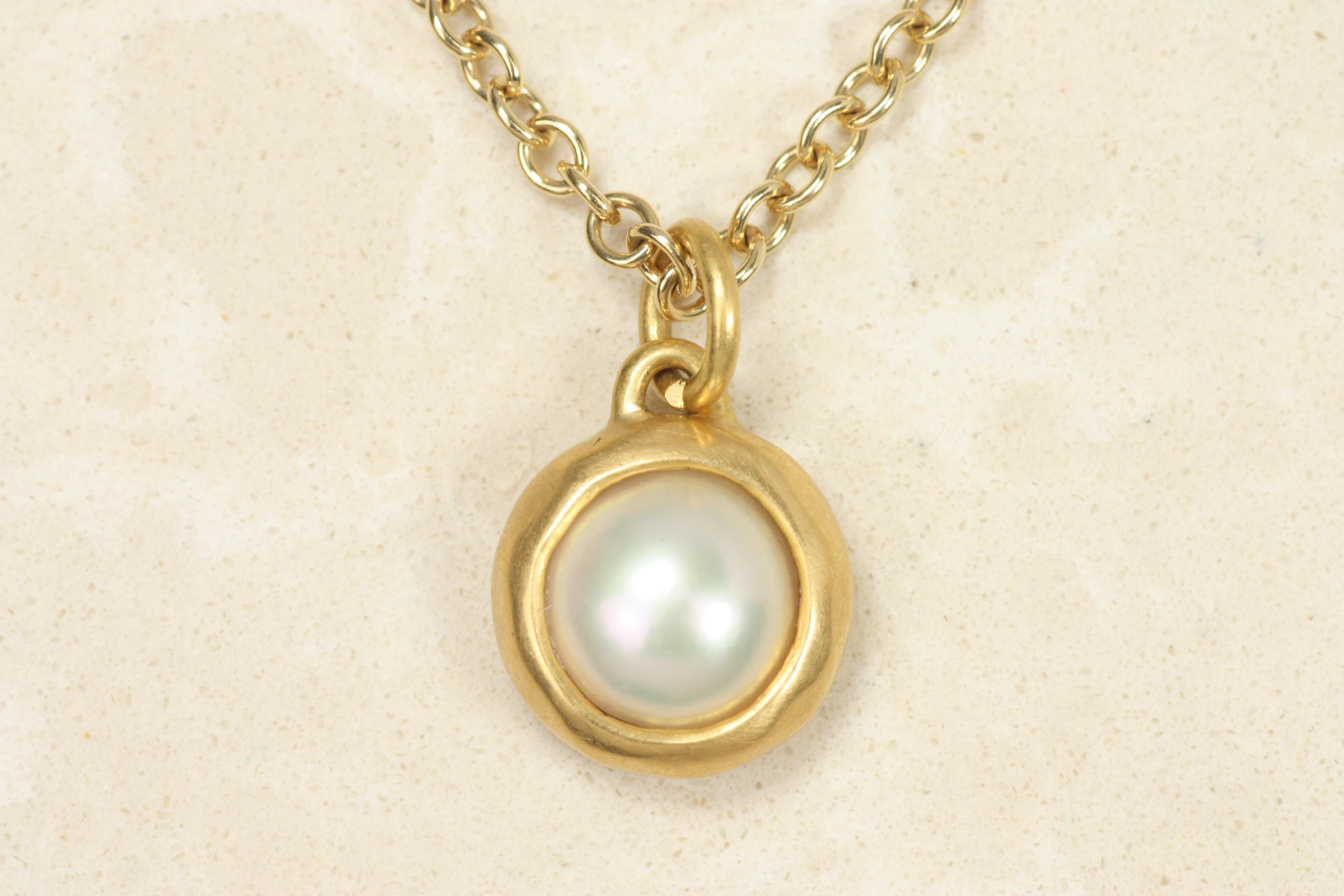 Artisan Pendentif perle en or jaune 22K, breloque, collier en vente