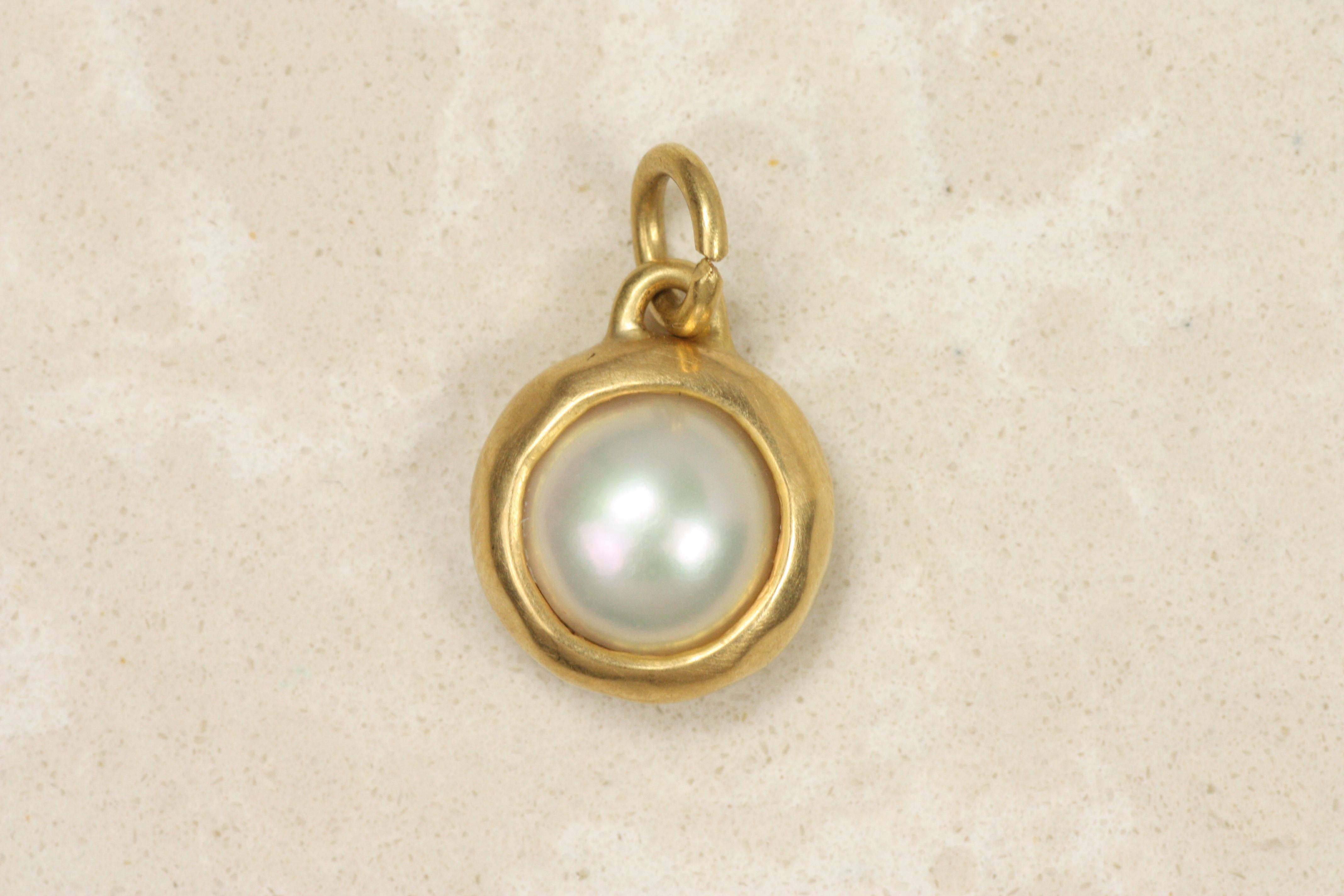 Non taillé Pendentif perle en or jaune 22K, breloque, collier en vente