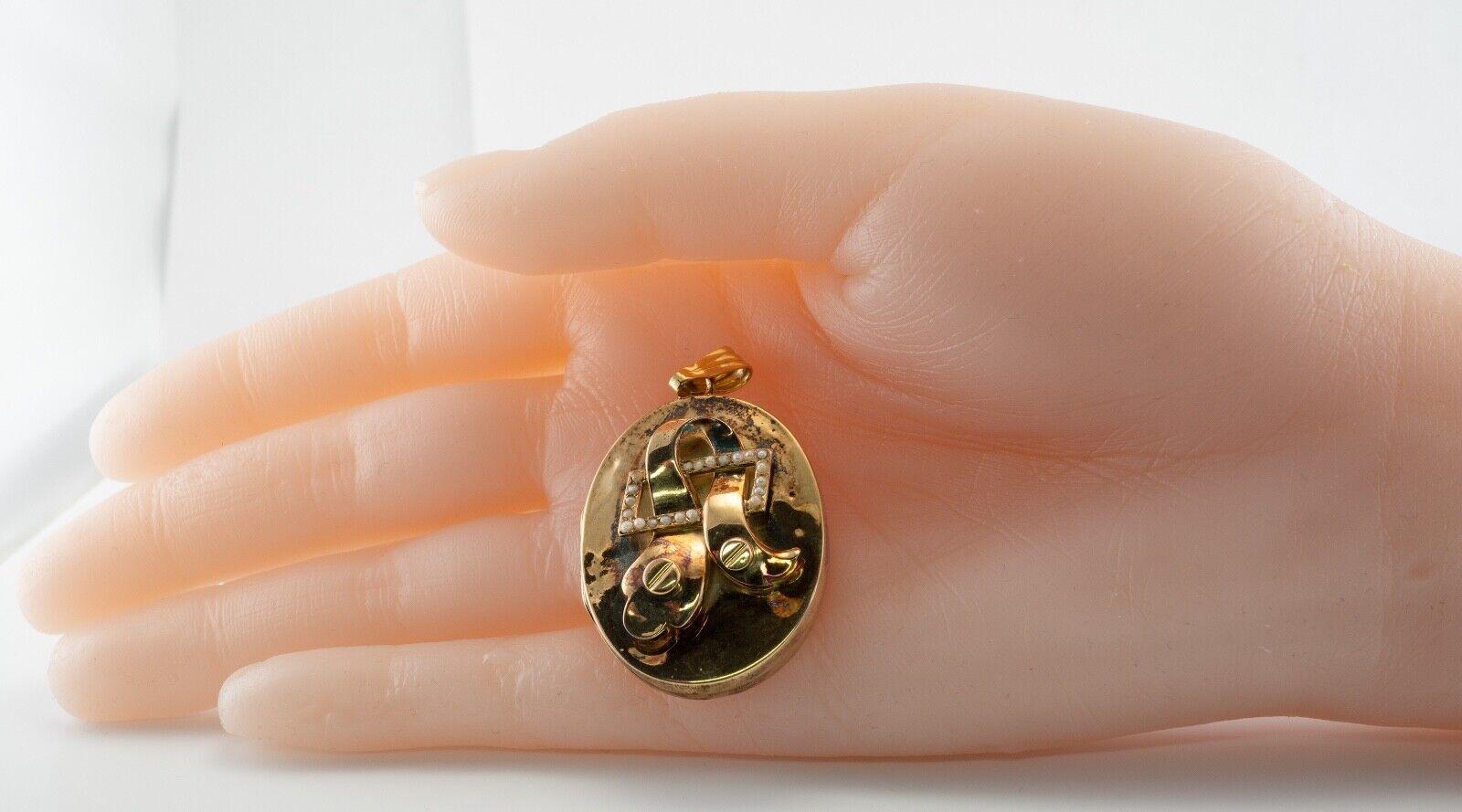 Pendentif médaillon ovale ancien en or 14 carats avec perles Pour femmes en vente