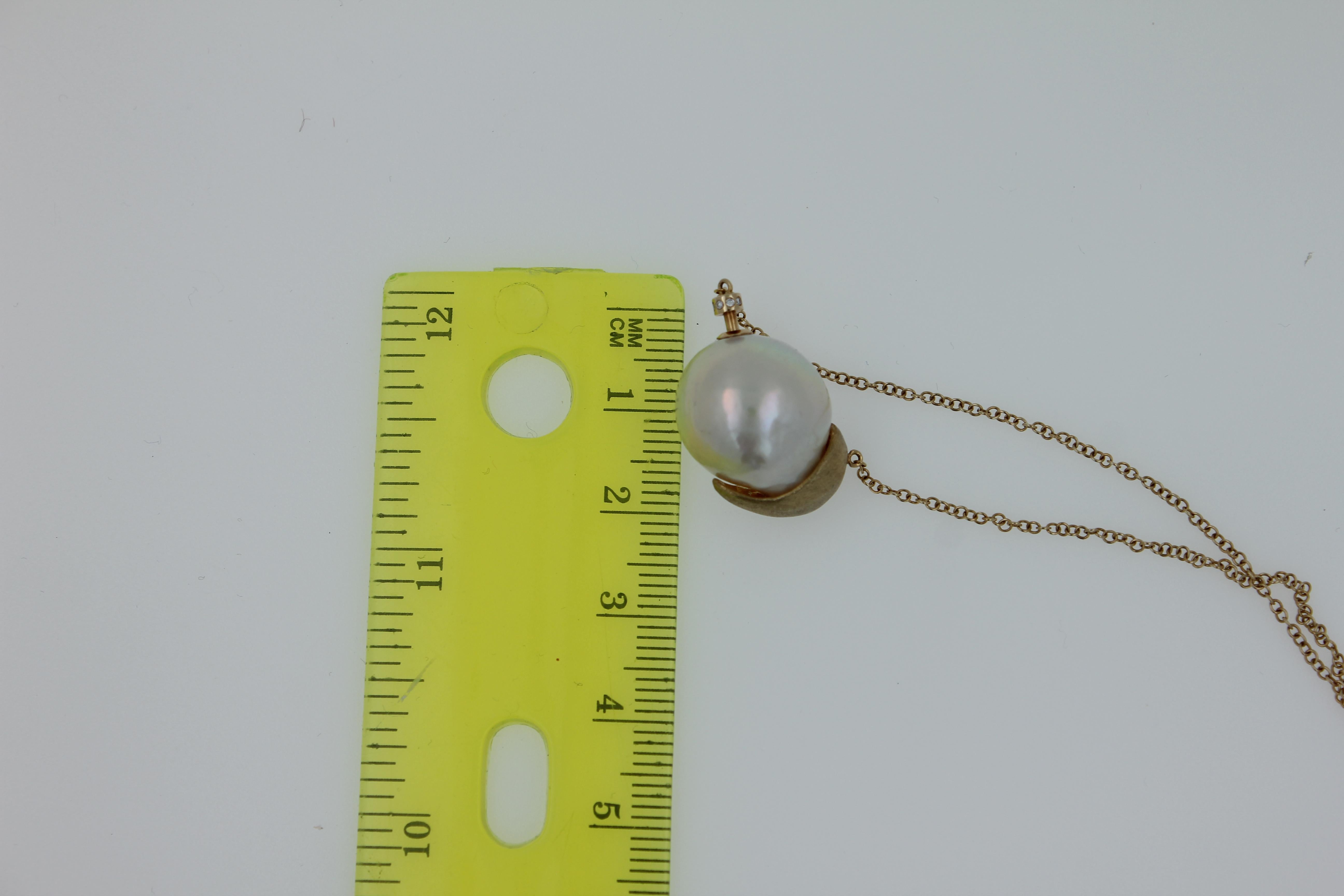 Collar Colgante Perla Blanca Mar del Sur Diamante Oro Cepillado 18K Estatina en venta 5