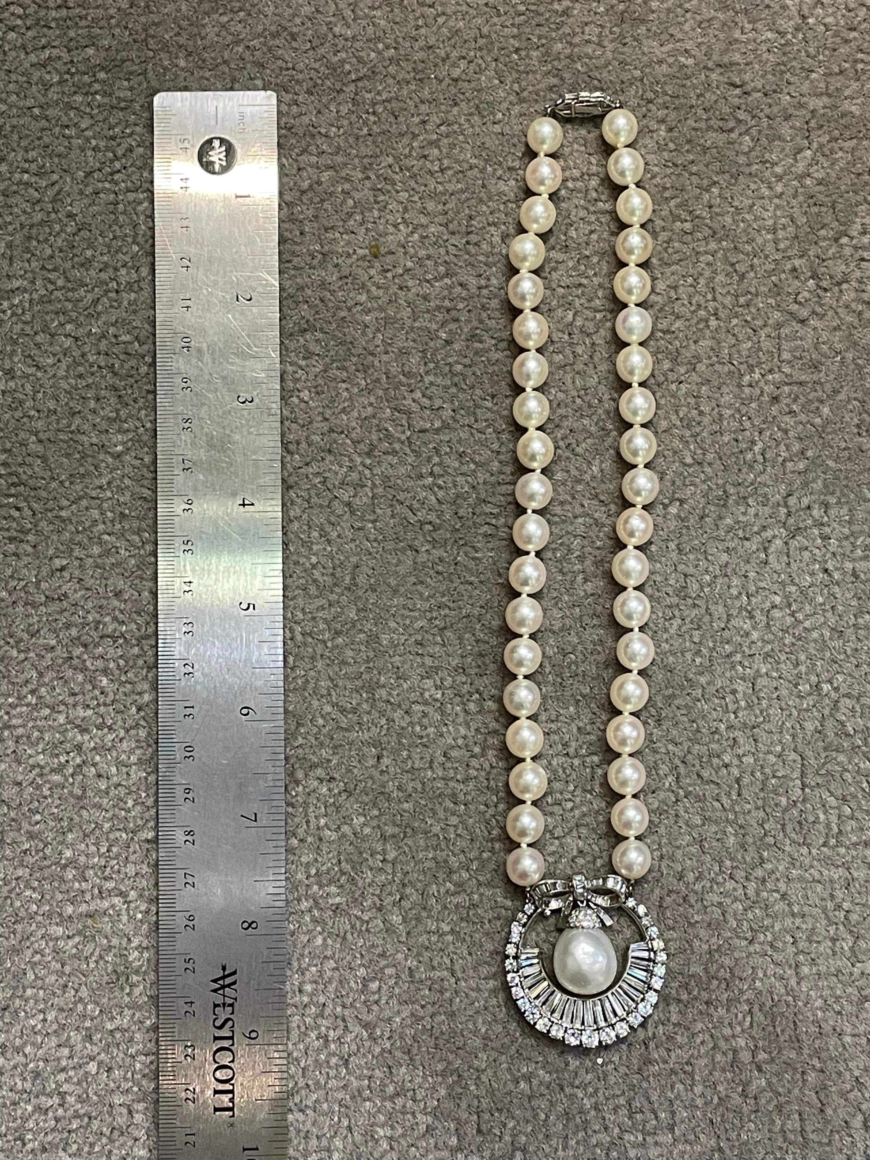 Pearl Pendant Necklace In Excellent Condition For Sale In New York, NY