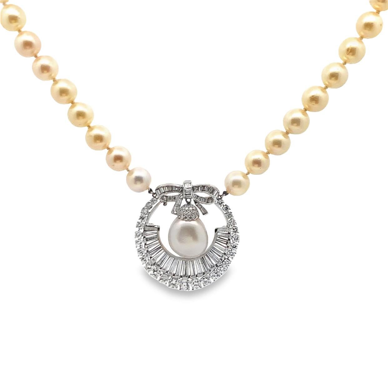 Collier à pendentifs en perles en vente 1