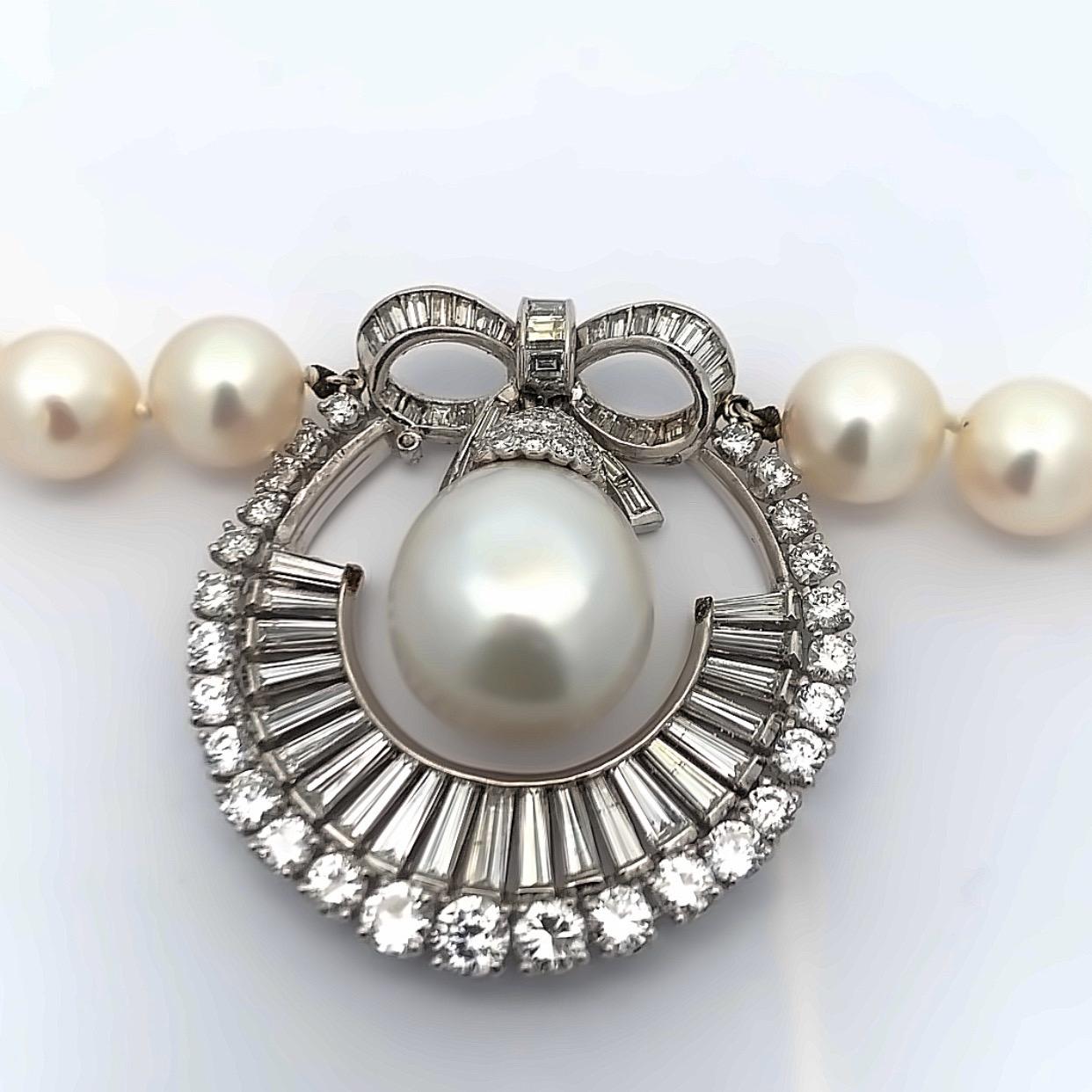 Collier à pendentifs en perles en vente 2