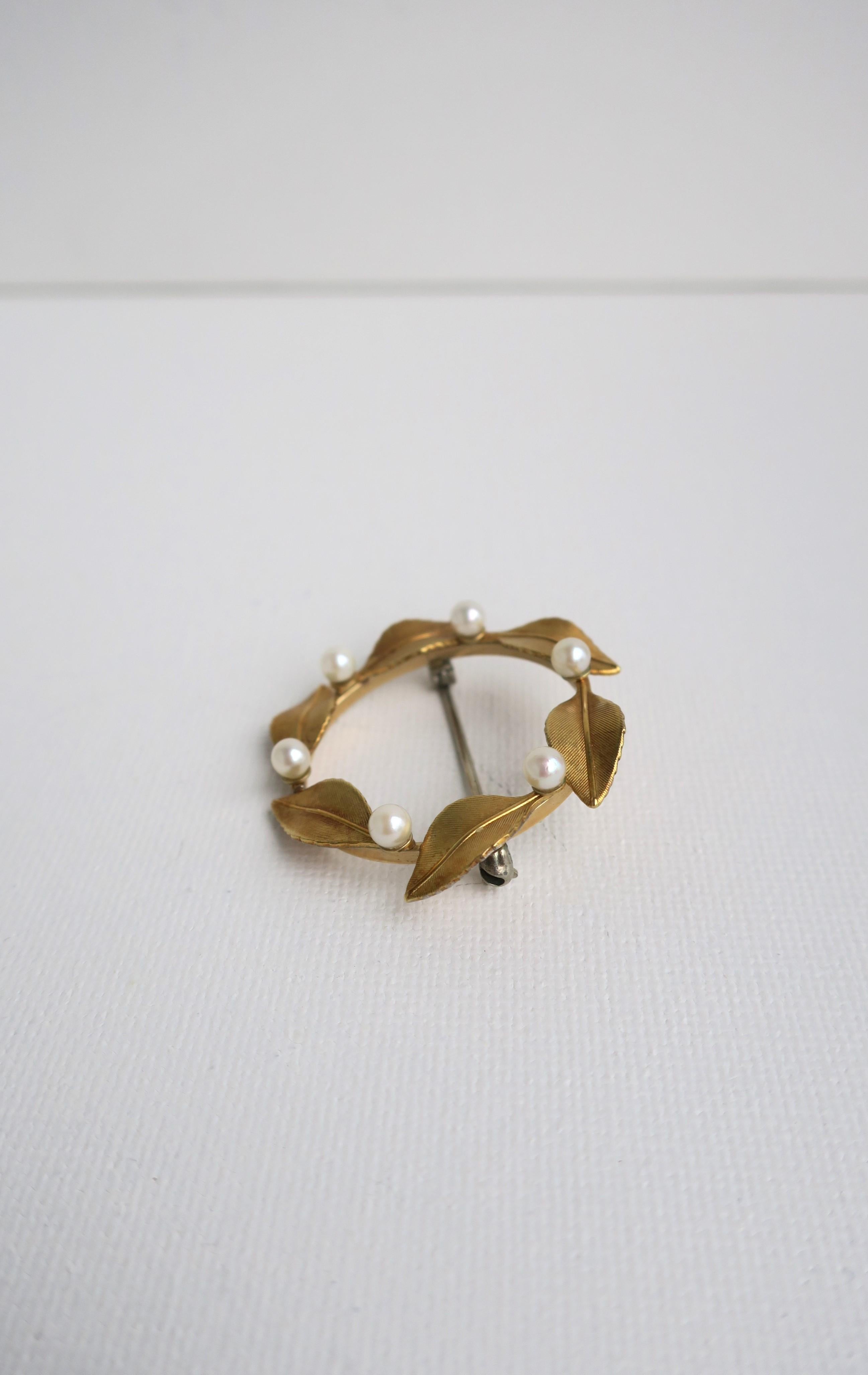Pearl Pin Brooch with Leaves For Sale 1
