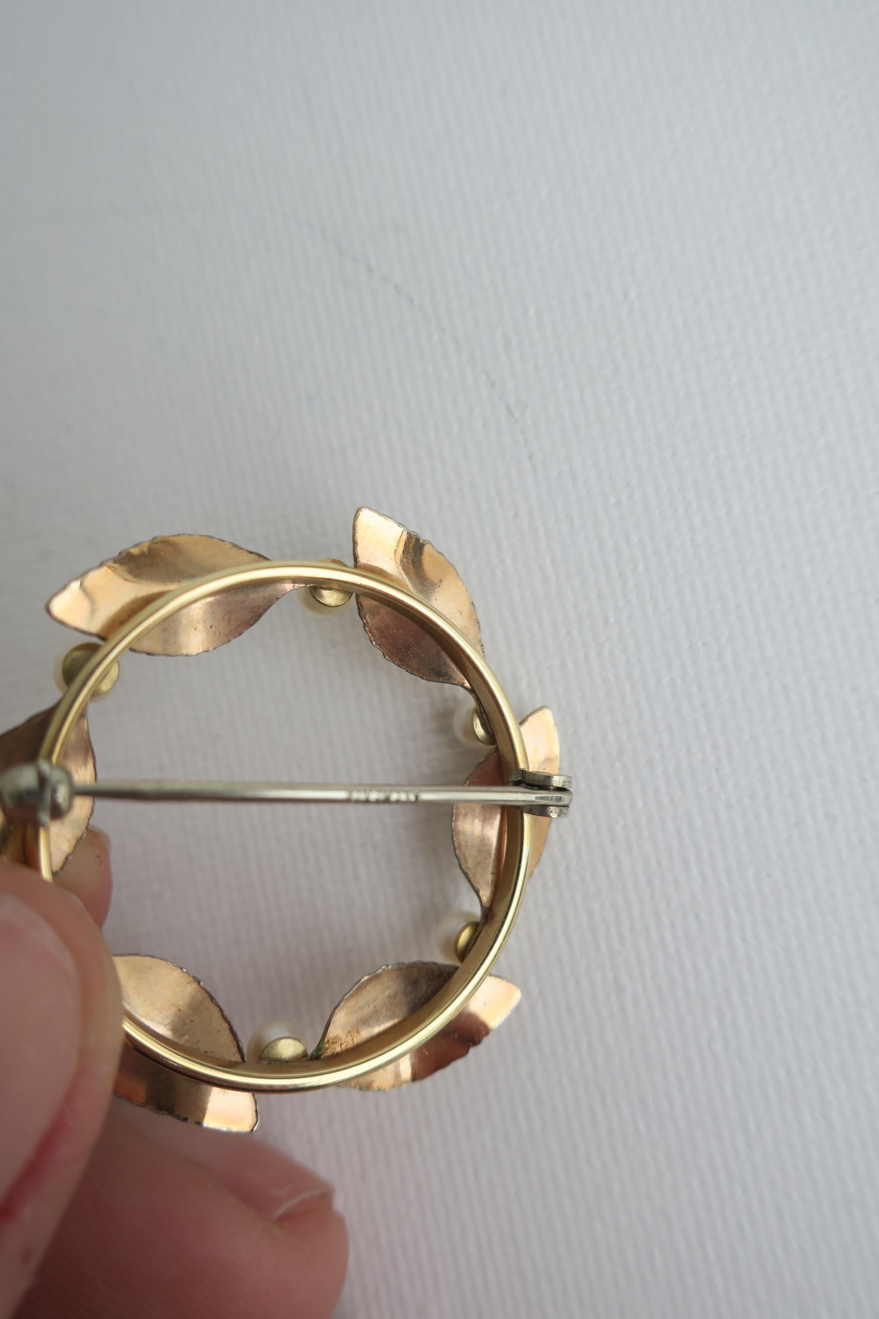 Pearl Pin Brooch with Leaves For Sale 2