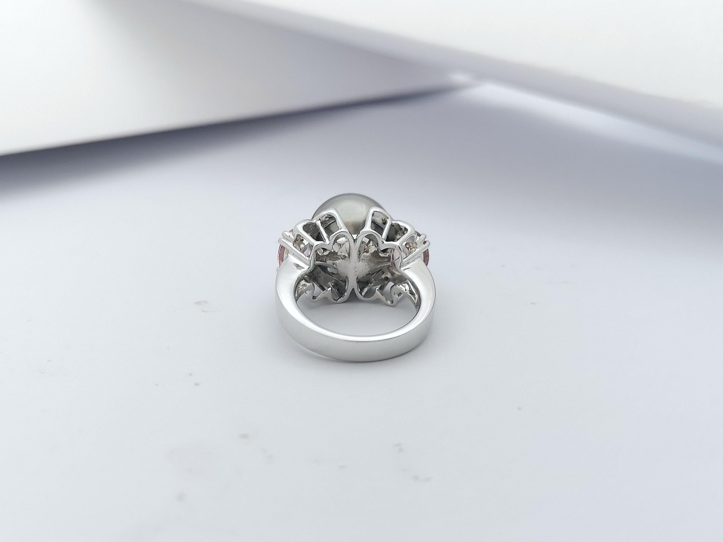 Ring mit Perlen, rosa Saphiren und Diamanten aus 18 Karat Weißgold im Angebot 11