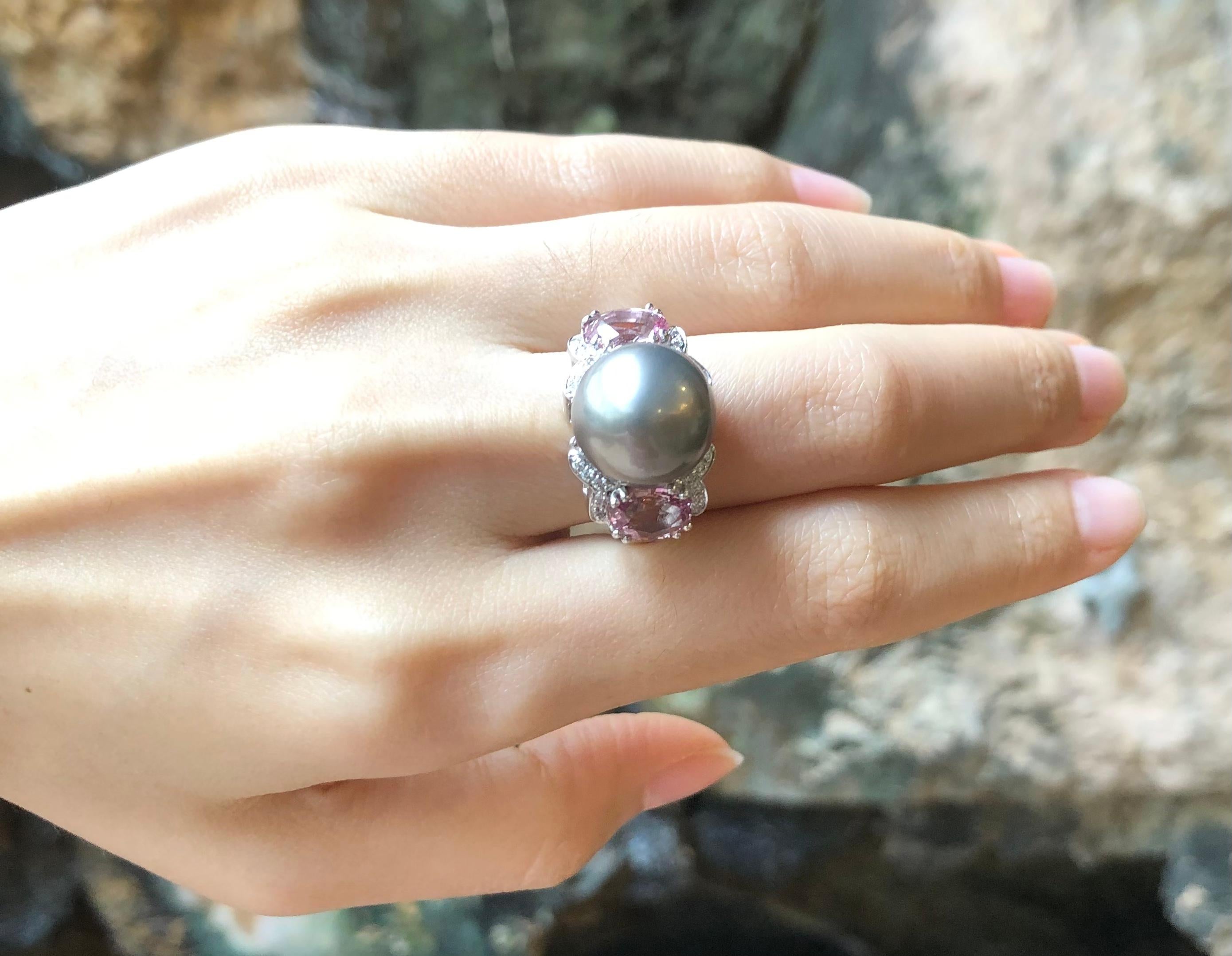 Ring mit Perlen, rosa Saphiren und Diamanten aus 18 Karat Weißgold im Zustand „Neu“ im Angebot in Bangkok, TH