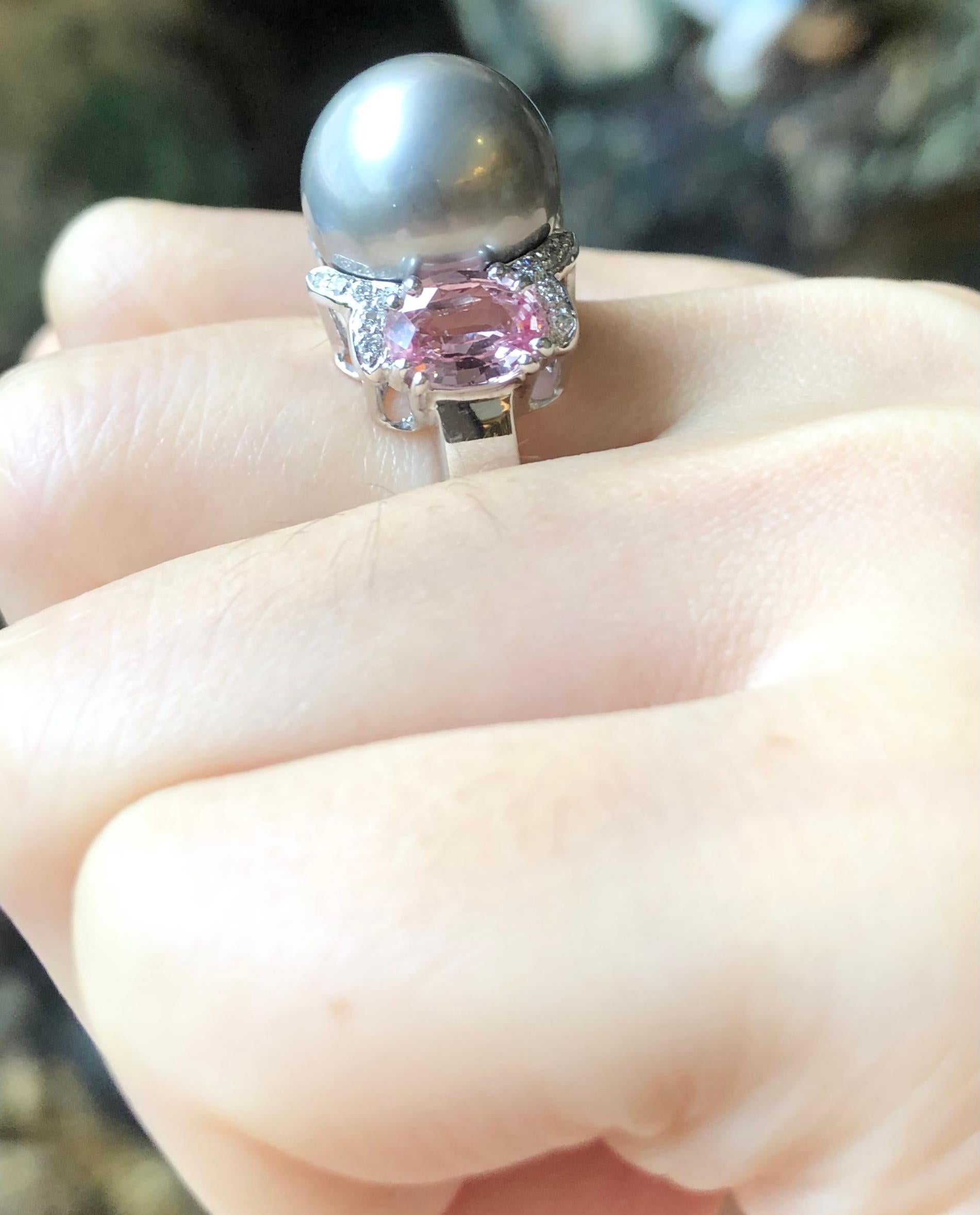 Ring mit Perlen, rosa Saphiren und Diamanten aus 18 Karat Weißgold im Angebot 2