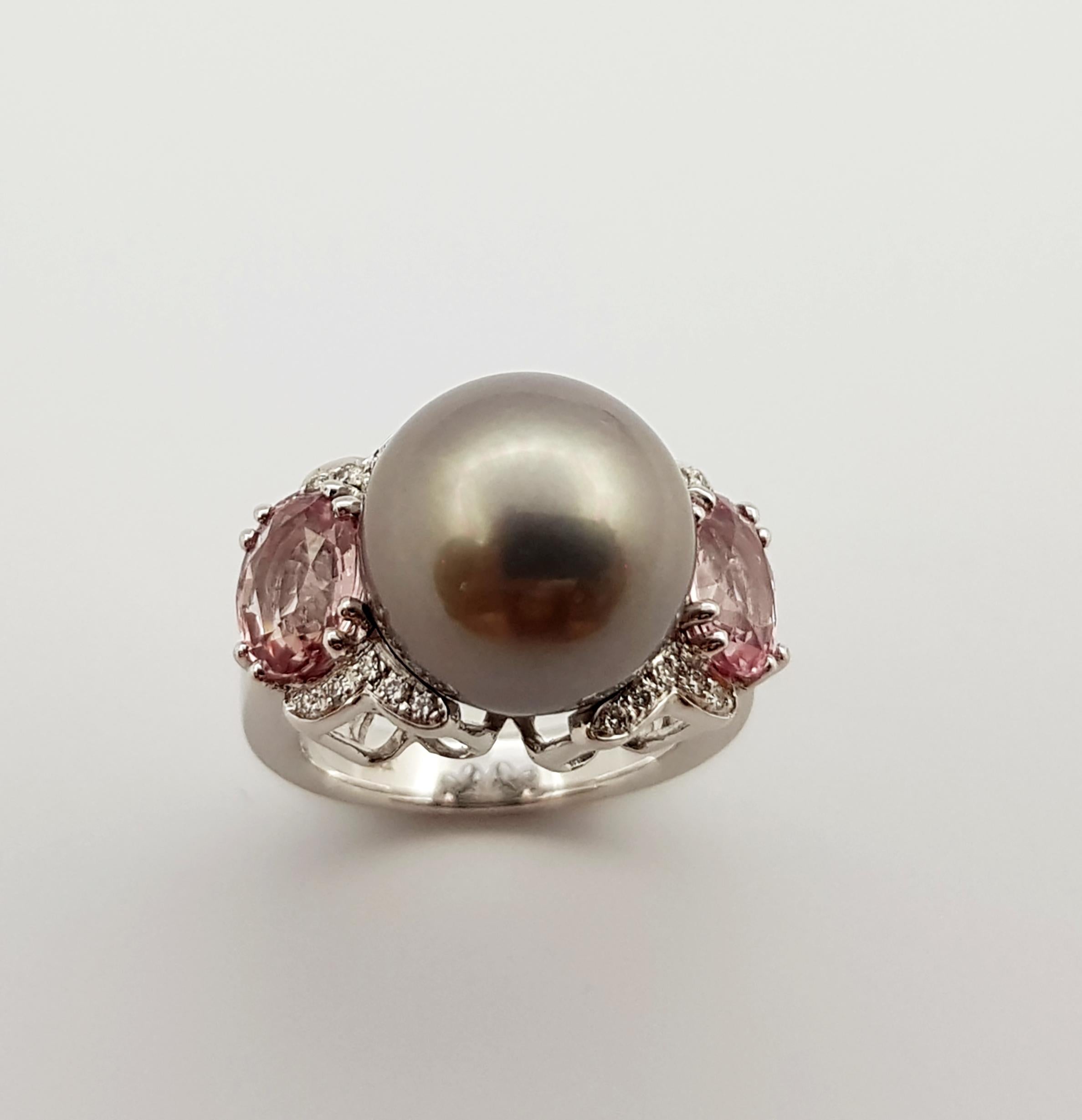 Ring mit Perlen, rosa Saphiren und Diamanten aus 18 Karat Weißgold im Angebot 3