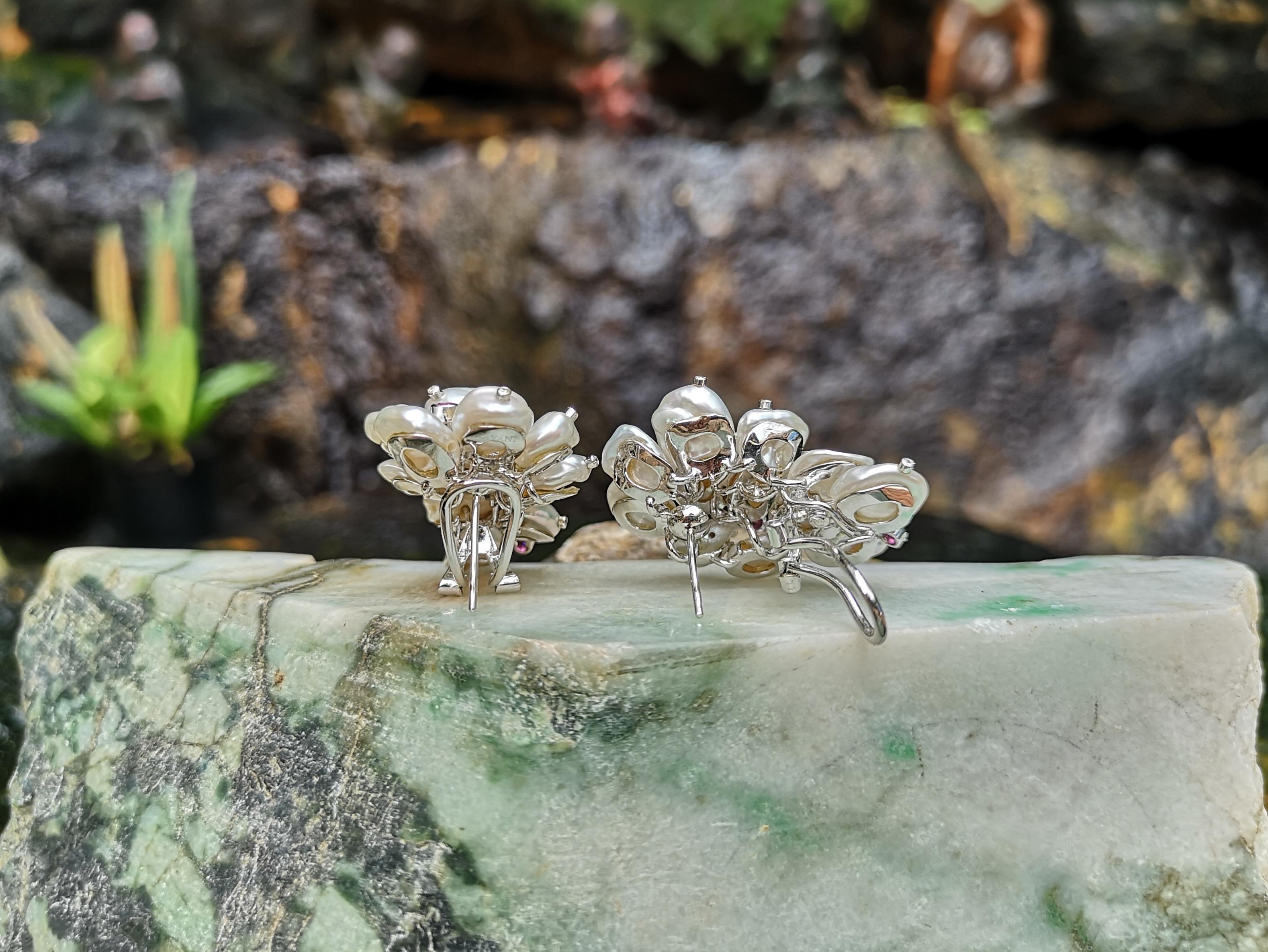 Boucles d'oreilles en or blanc 18 carats avec perle, saphir rose et diamants Pour femmes en vente