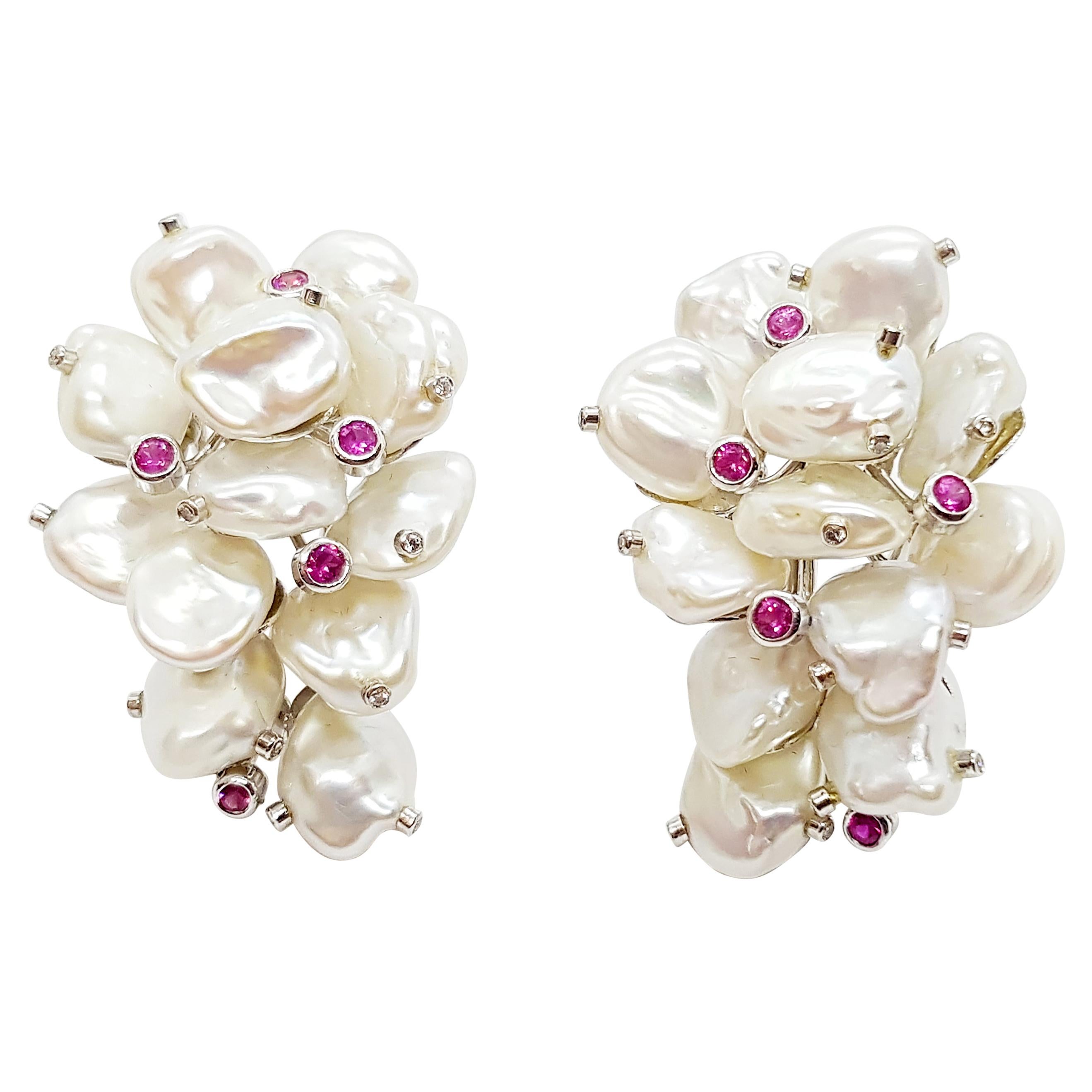 Boucles d'oreilles en or blanc 18 carats avec perle, saphir rose et diamants