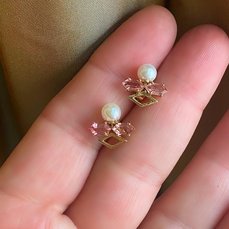 Kite Cut Pearl, Pink Tourmaline and 14 Karat Gold Art Deco Style Stud Earring For Sale