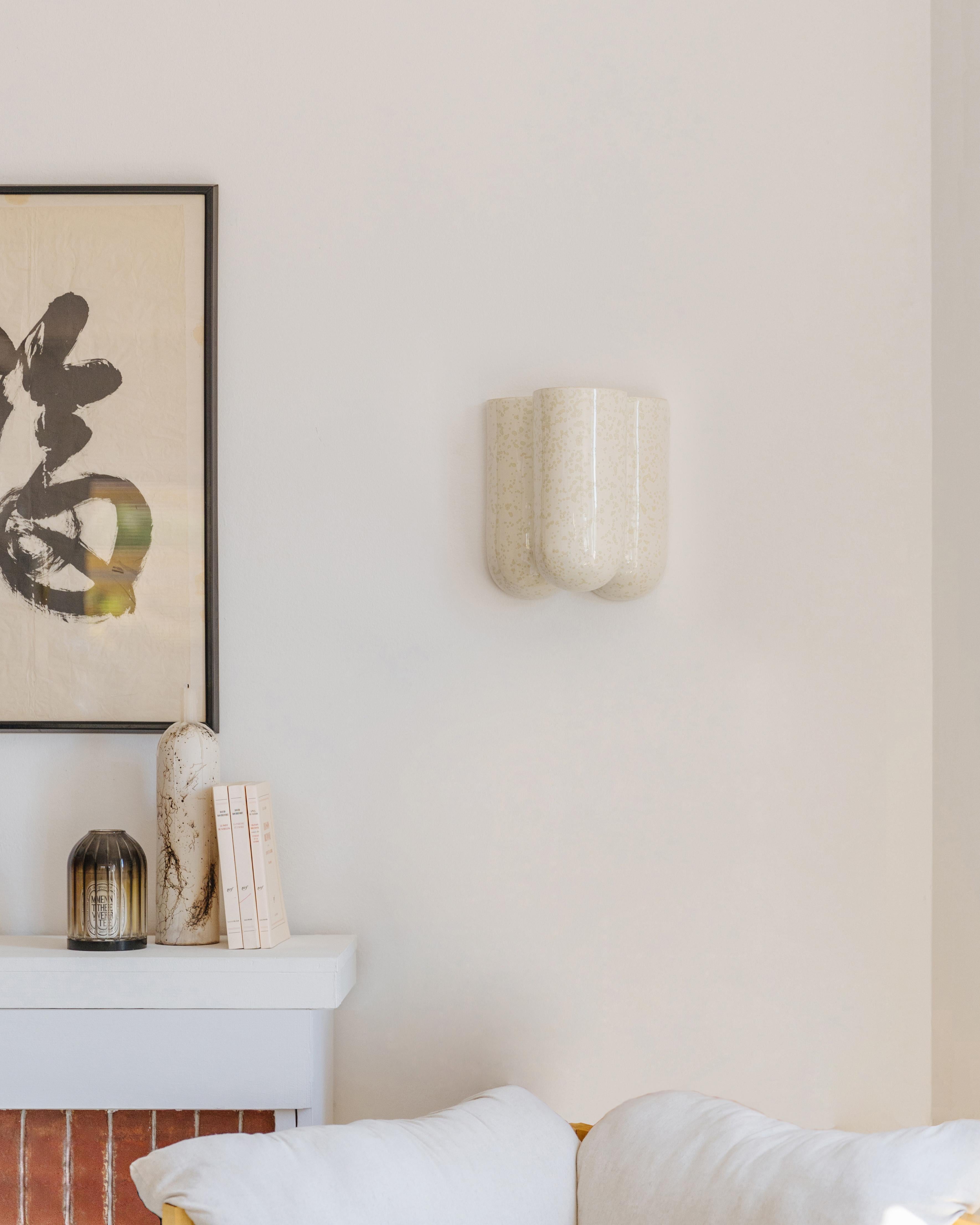 Perlen Plus Brillance-Wandleuchte von Lisa Allegra (Postmoderne) im Angebot
