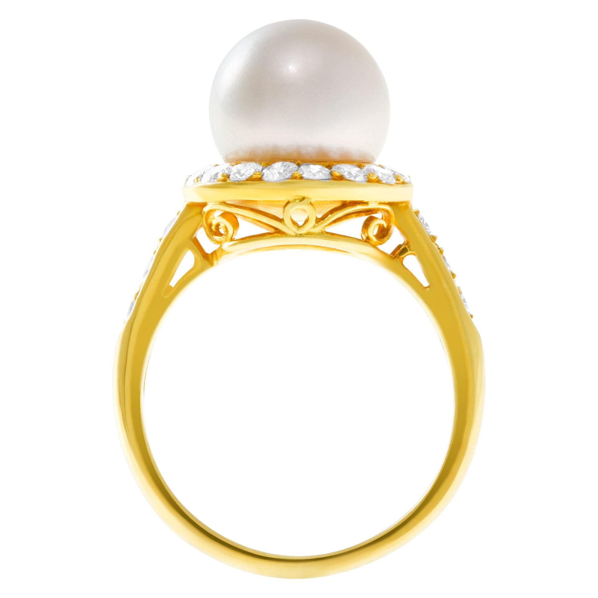 Anillo de Perlas en Oro Amarillo de 18k con Detalles de Diamantes, 1,32 Quilates en Diamantes en Excelente estado para la venta en Surfside, FL