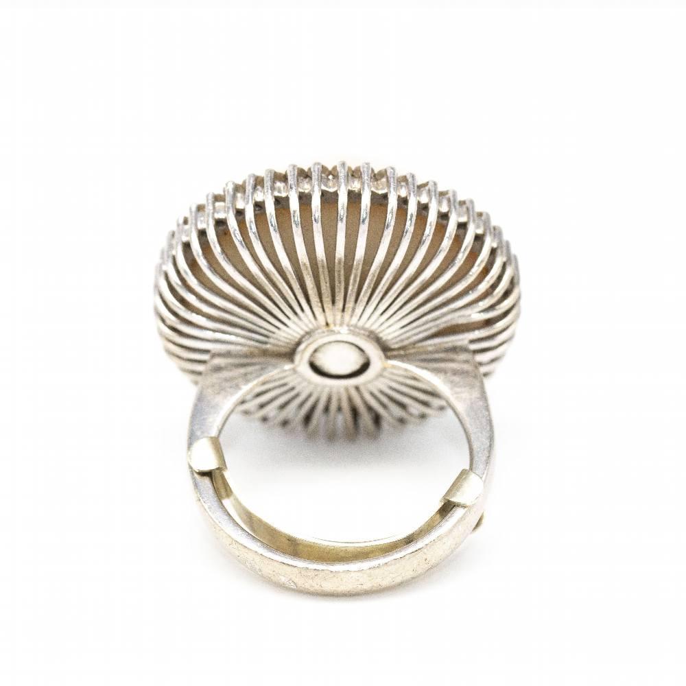 PEARL Ring in White Gold and Diamonds In Excellent Condition For Sale In Barcelona, CT