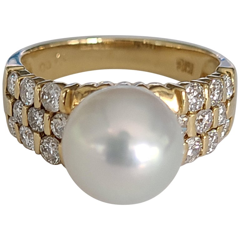 Pearl Ring Set in 18 Karat Gold with Diamonds For Sale at 1stDibs