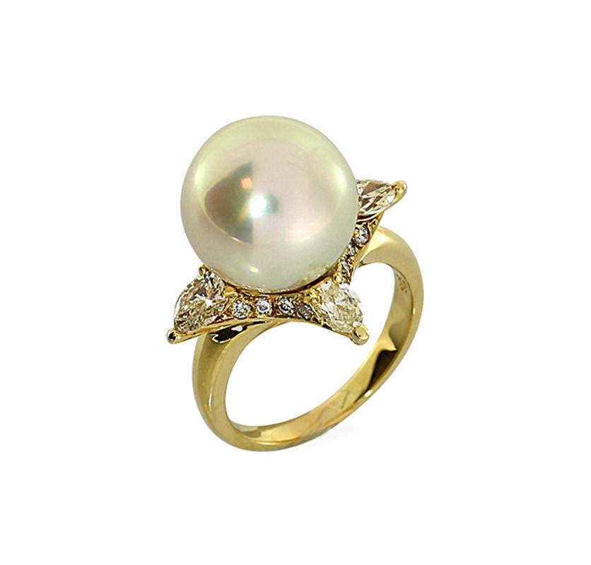 Perlenring (Südsee) mit Diamanten, Hellgold, 12,5 mm, in 18k Gelbgold (Tropfenschliff) im Angebot