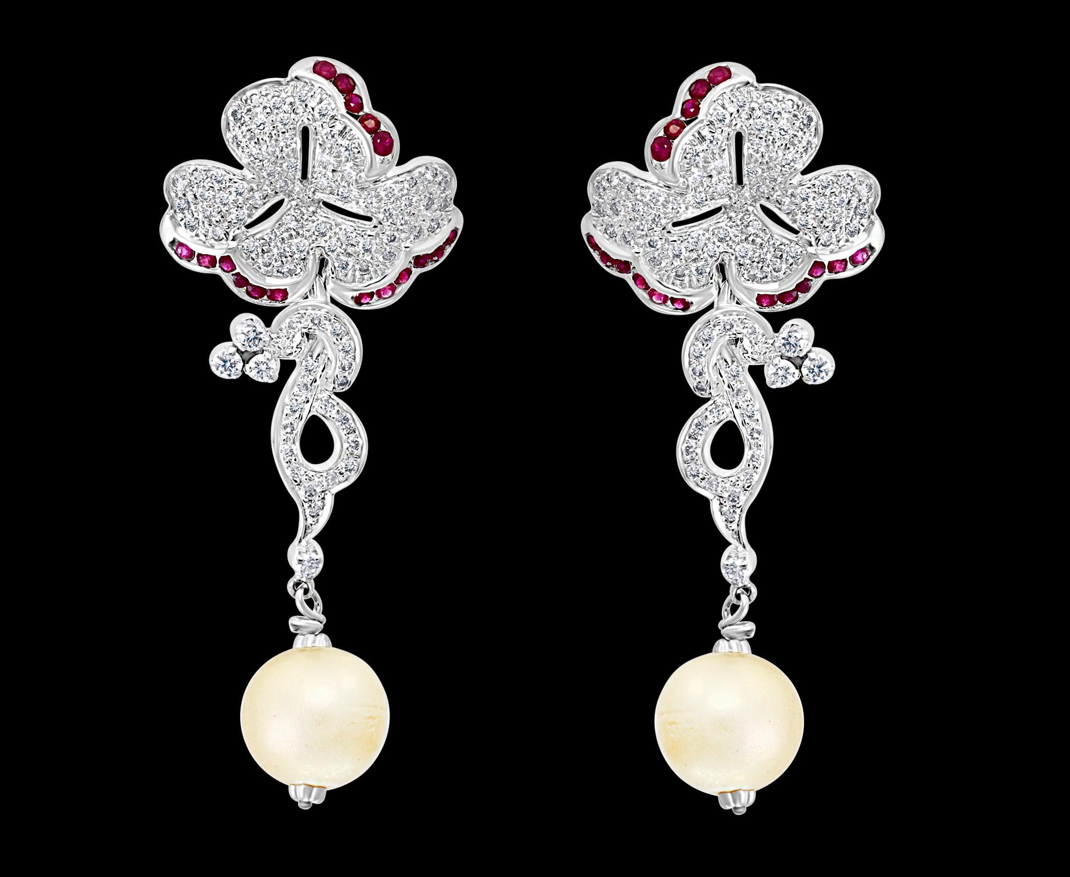 Suite collier et boucles d'oreilles en or blanc 18 carats, perles, rubis et diamants, parure de succession en vente 1