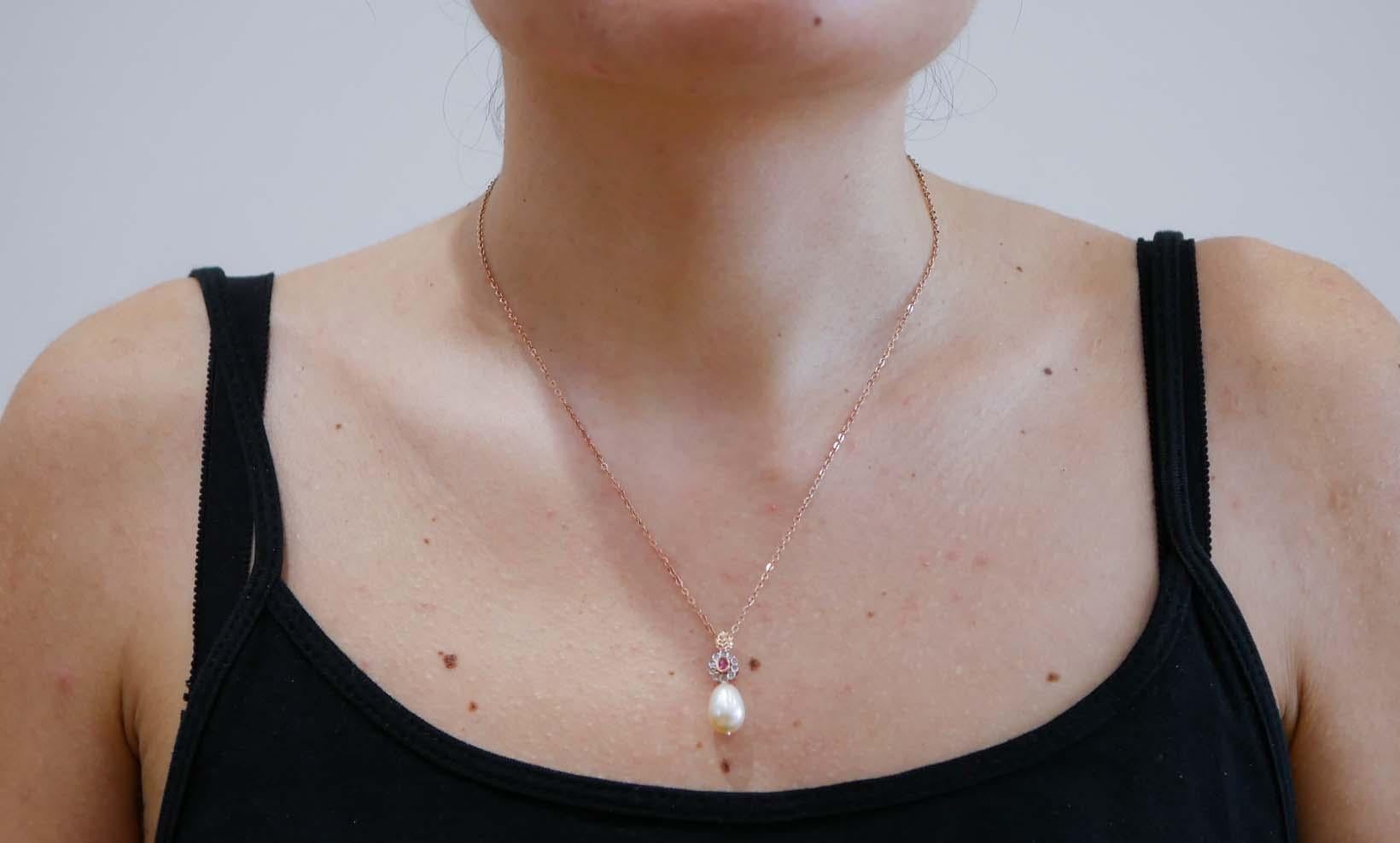 Pearl, Ruby, Diamonds, Rose Gold and Silver Pendant Necklace. In Good Condition For Sale In Marcianise, Marcianise (CE)