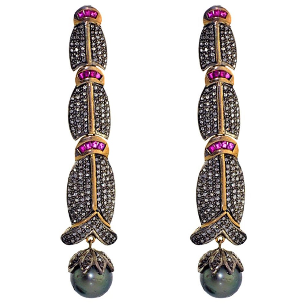 Boucle d'oreille longue en or jaune 14k avec perles et rubis et diamants pavés