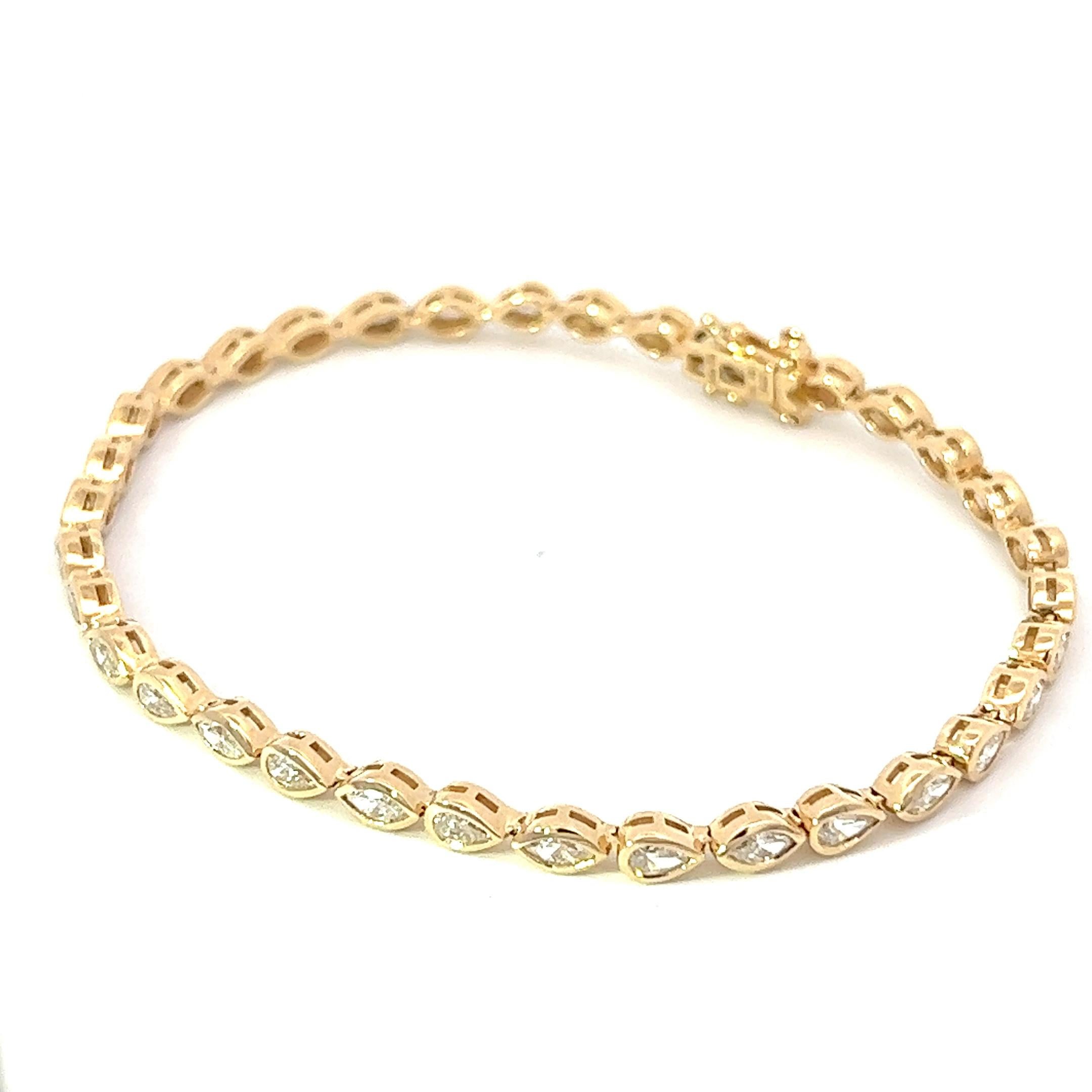 Taille poire Bracelet en diamant en forme de perle serti en or 18KY en vente