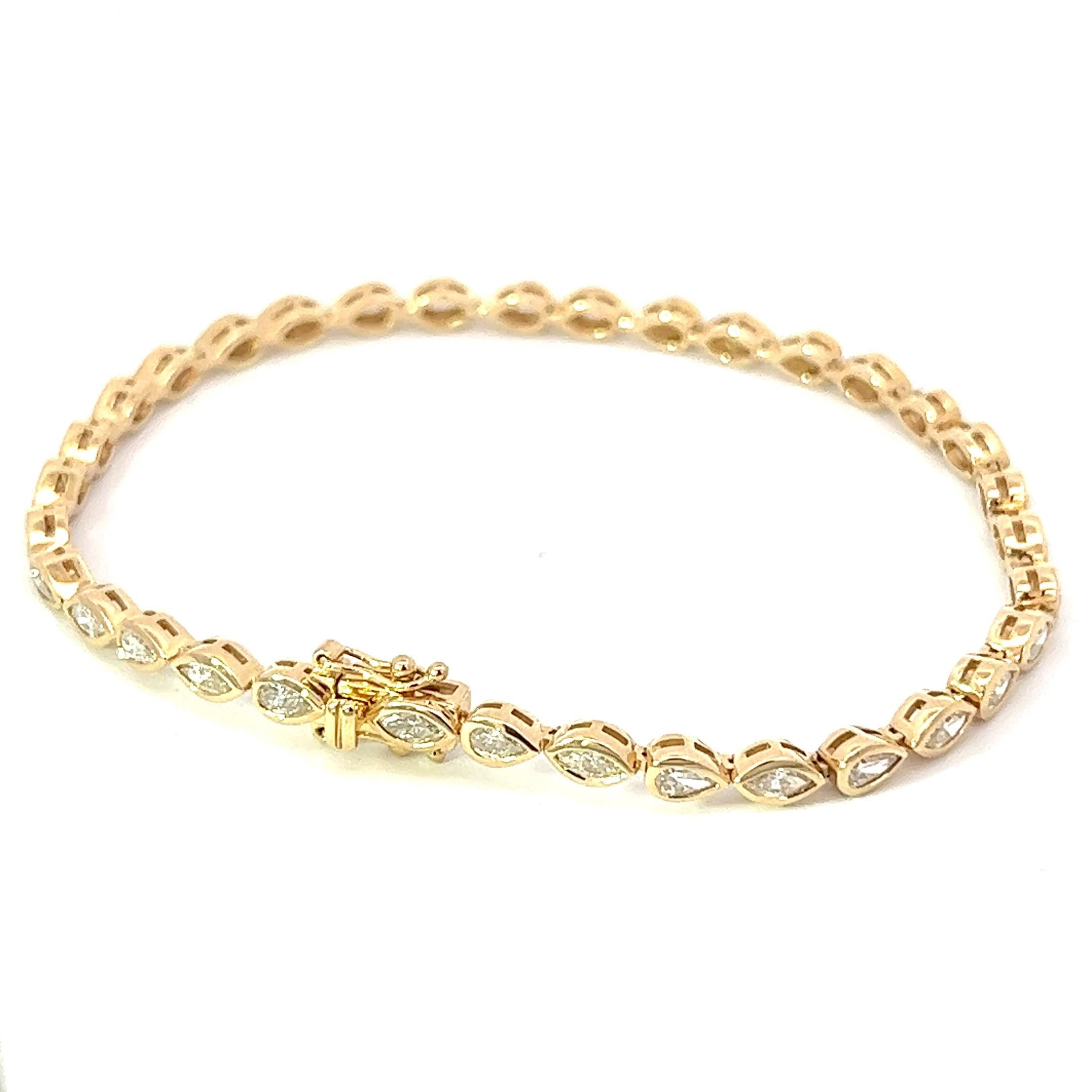 Women's or Men's Pearl Shape Diamond Bracelet 18KY Gold Setting For Sale