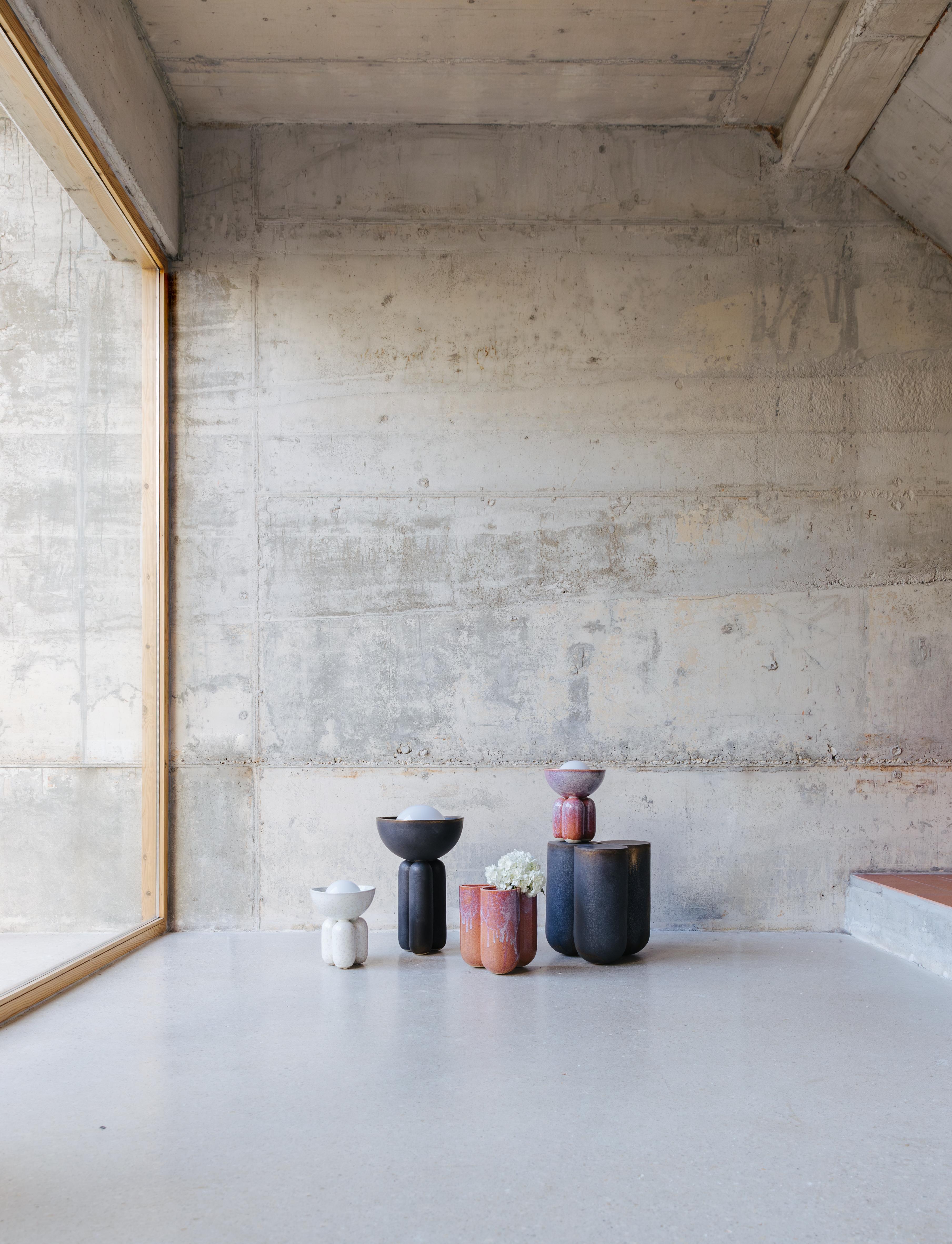 Autre Petite lampe semi-sphérique perlée de Lisa Allegra en vente