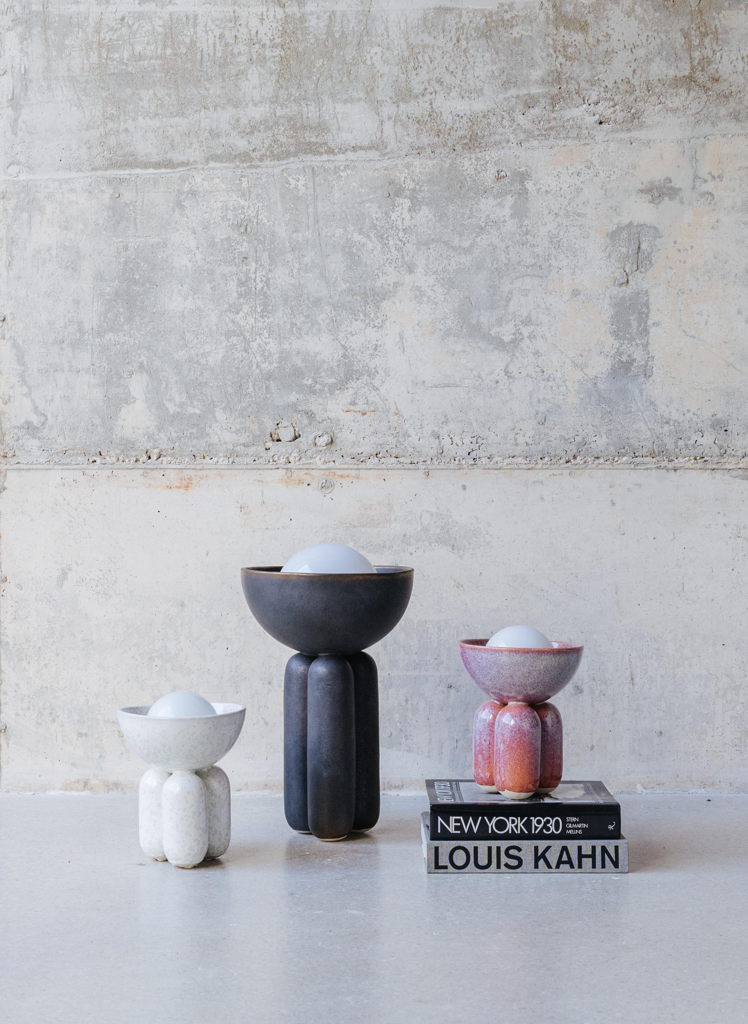 Petite lampe semi-sphérique perlée de Lisa Allegra Neuf - En vente à Geneve, CH