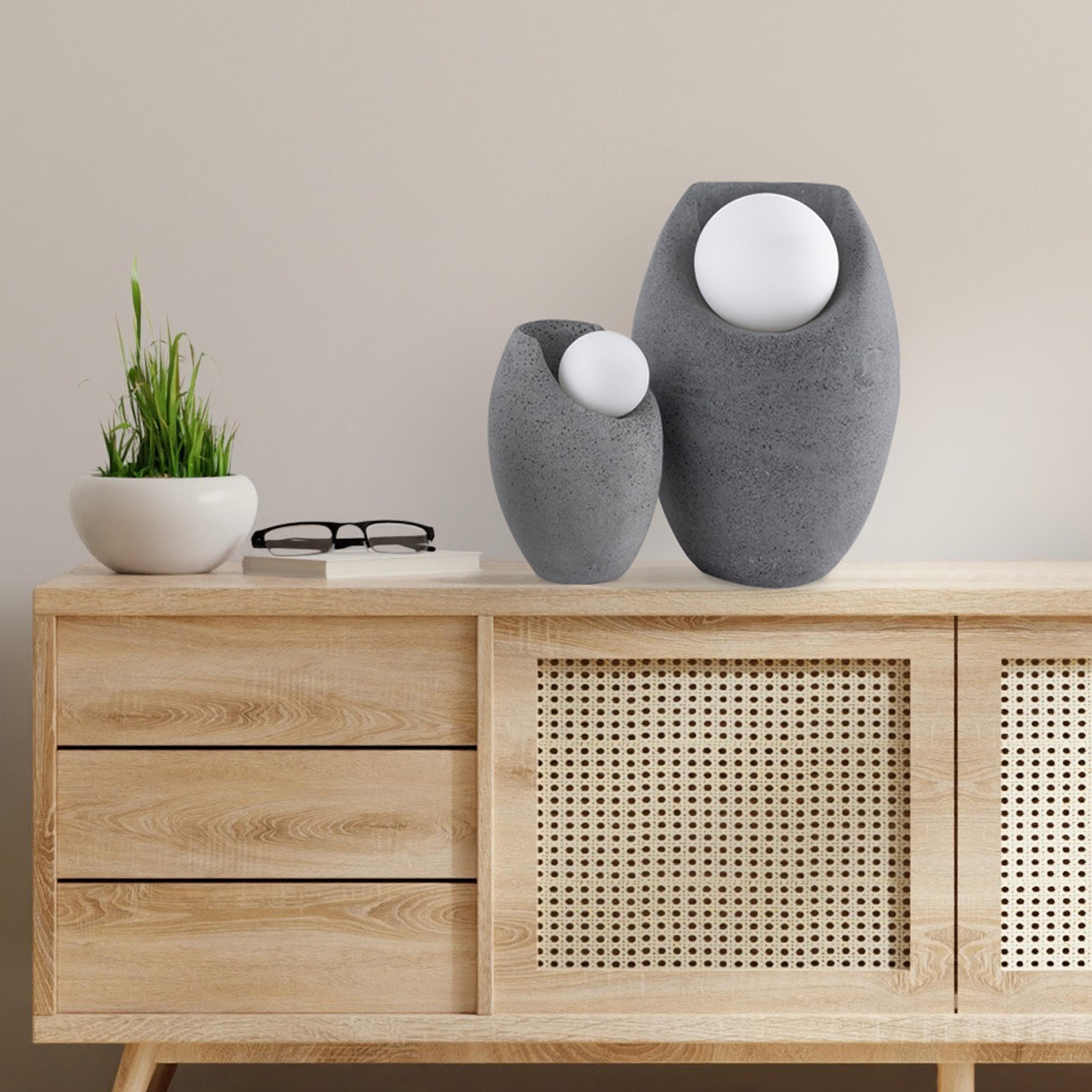 Pearl Small Table Lamp by Saadia Design In New Condition For Sale In Geneve, CH