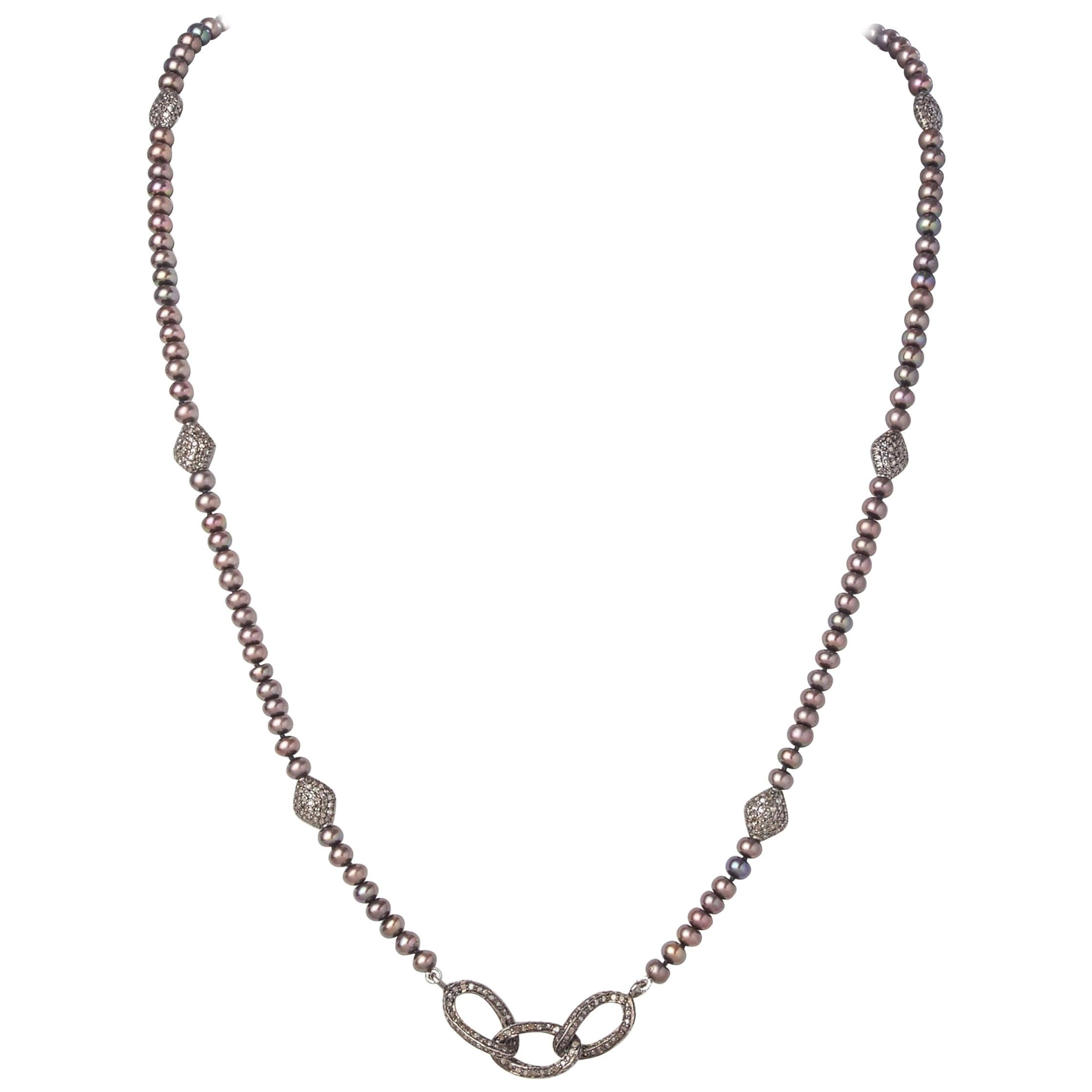Collier de perles de couleur avec chaîne et perles en argent sterling accentuées de diamants 