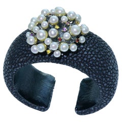 Bracelet en galuchat perlé en argent 925 avec saphire coloré